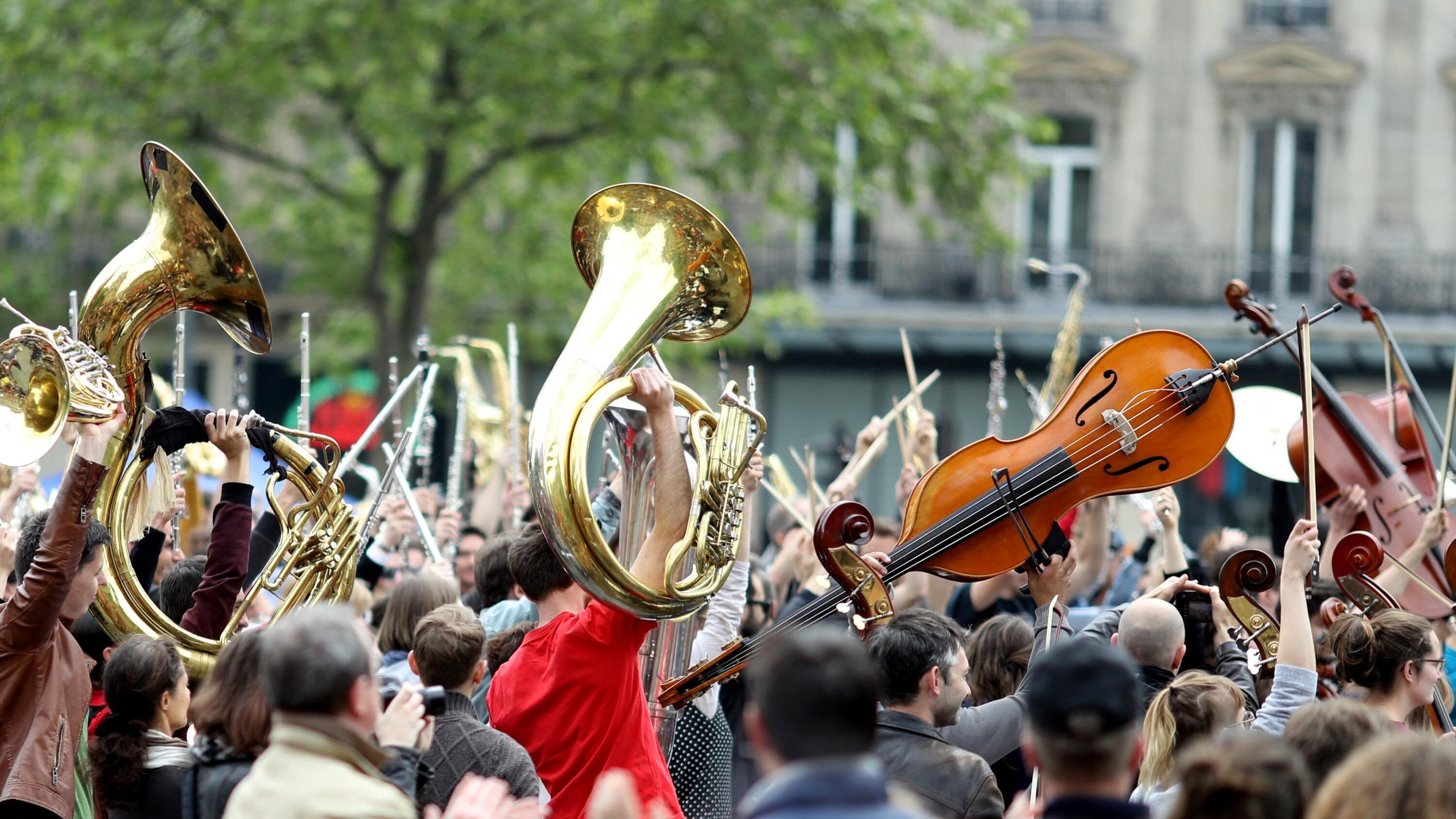 «Frustration, colère et tristesse» : l’Orchestre du nouveau monde pris dans un brouillard de lacrymos à Paris lors du 17 octobre thumbnail