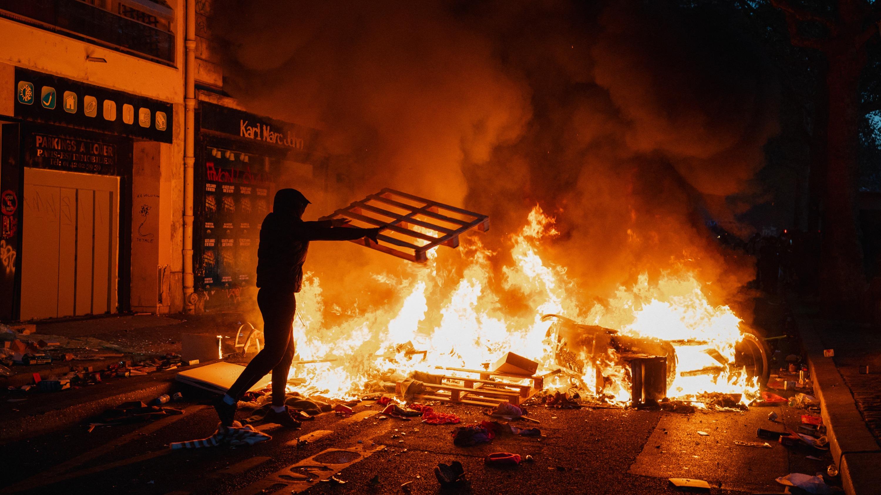 La France, front majeur d’une révolte dont les ingrédients sont présents à travers l’Europe