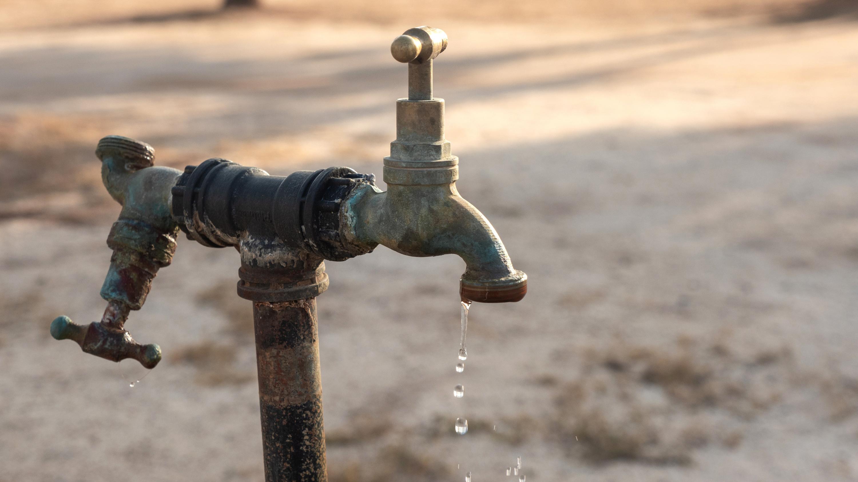 Sur la Costa Blanca, des vacanciers obligés de faire la queue pour obtenir de l’eau