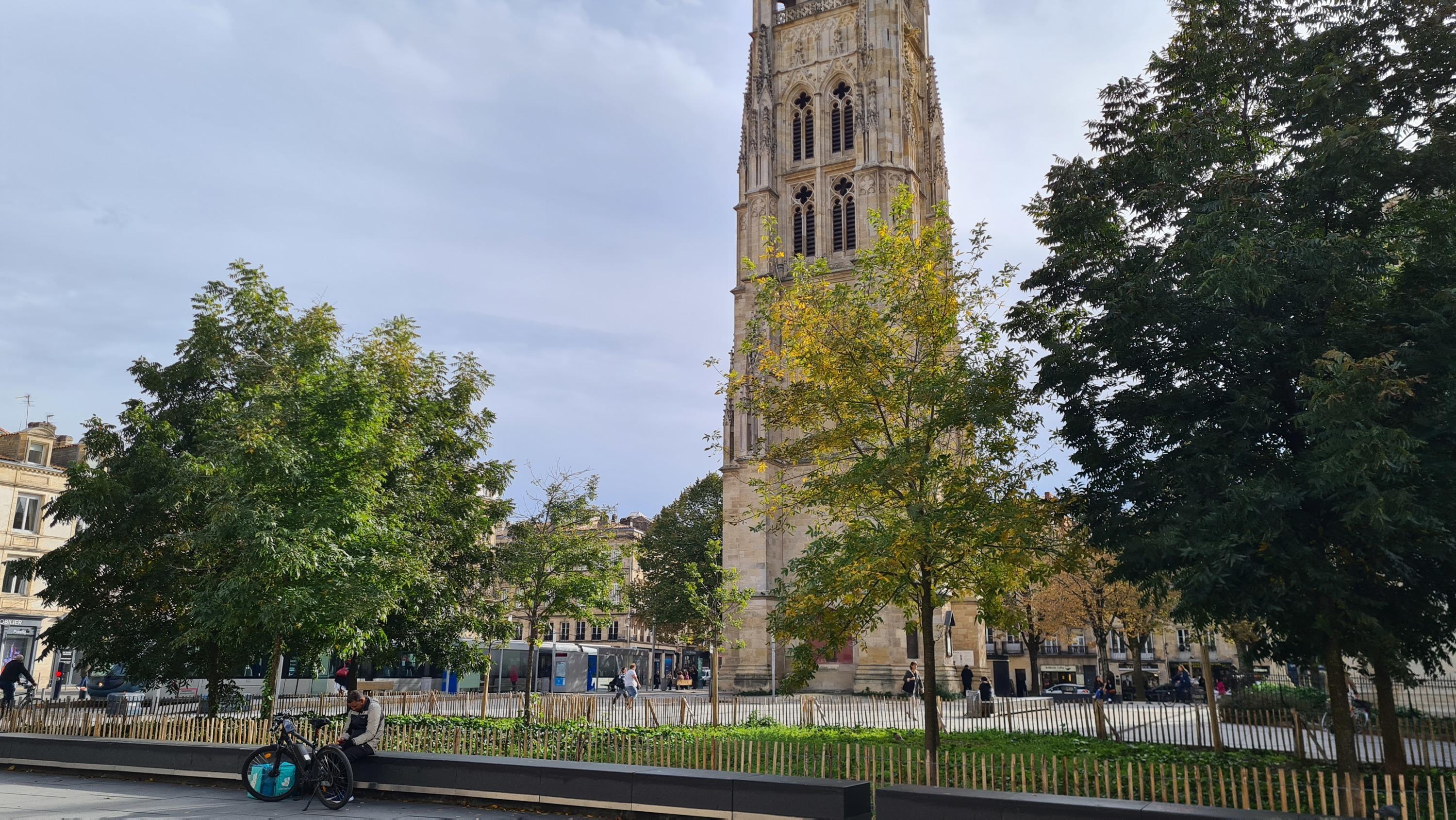 Dans le centre-ville de Bordeaux, trois immeubles évacués à cause d’une cheminée qui menace de s’effondrer