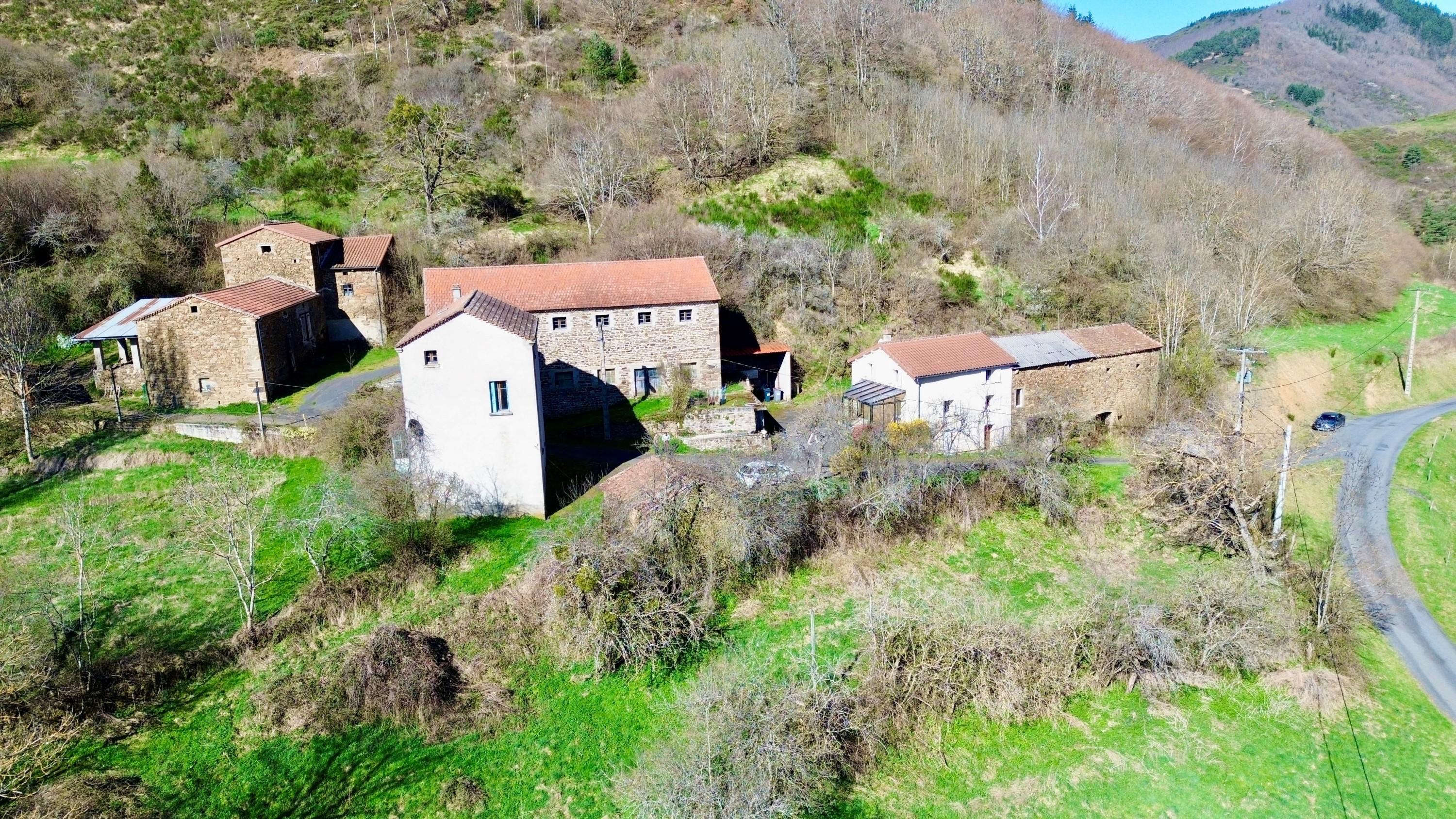 « Les zones blanches attirent des acheteurs » : ce hameau familial isolé sur plus de 12 hectares est à vendre