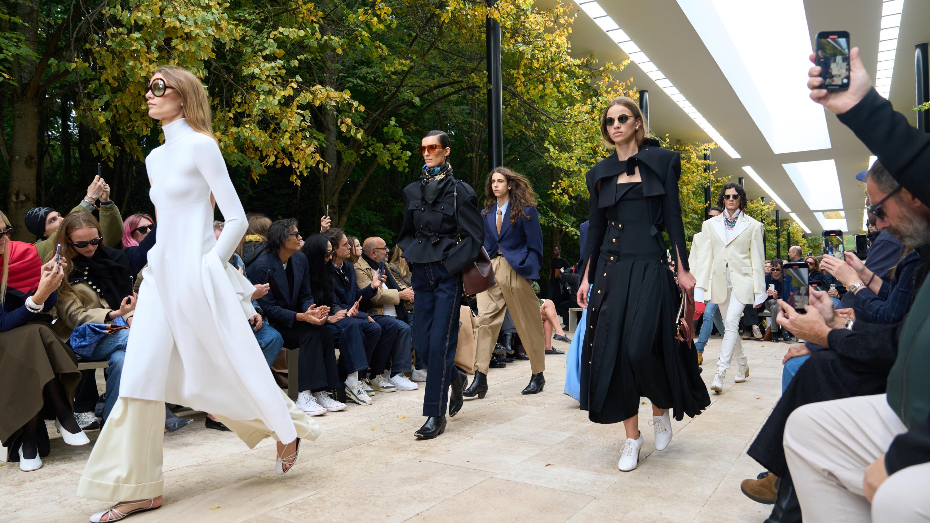 Pourquoi, en Celine, vous ne serez pas la personne la plus extravagante de la soirée, mais vous aurez le meilleur blazer et l’attitude pour le porter