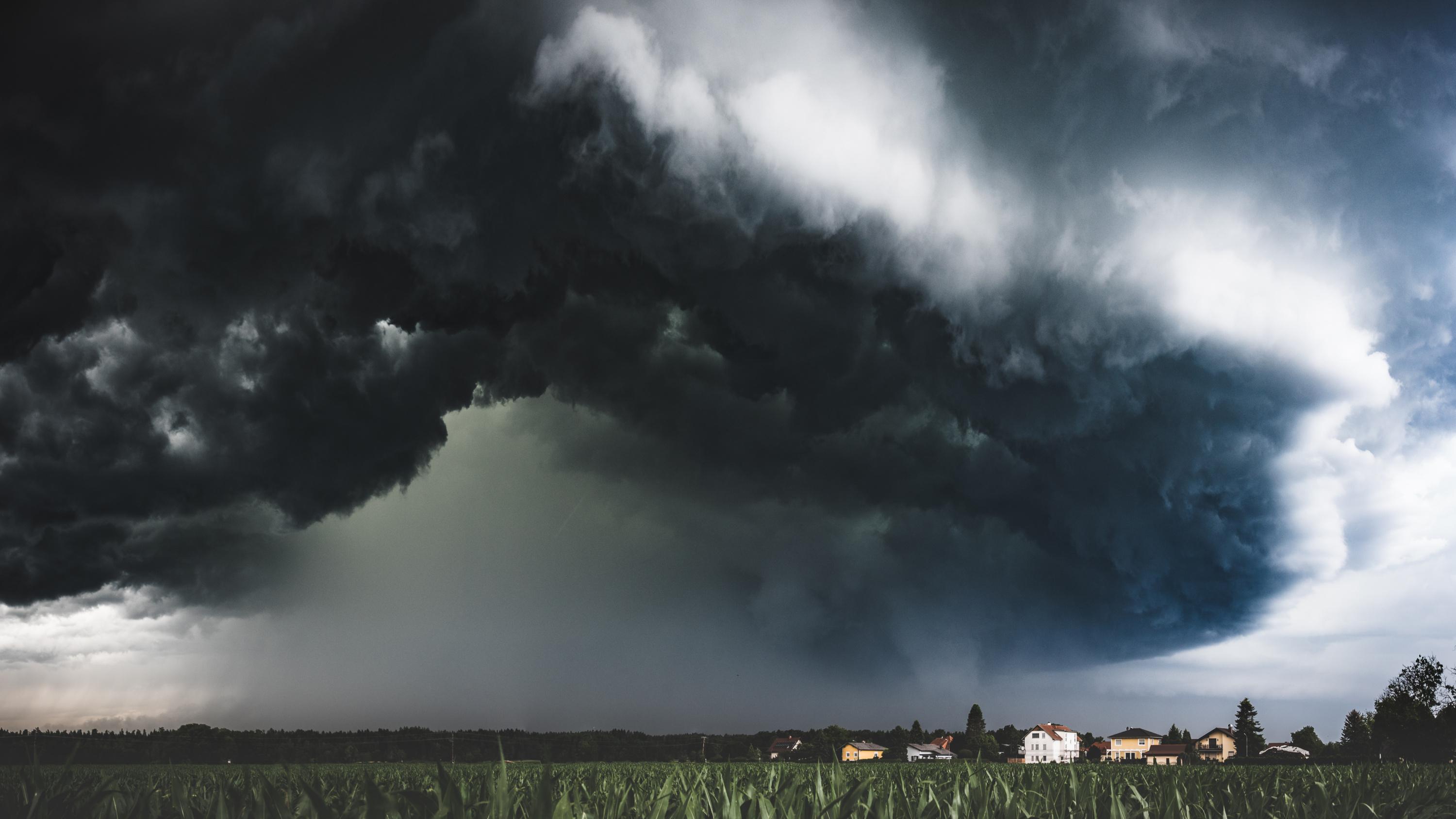 Trains, vols, routes... Les orages perturbent fortement les transports dans le sud de la France
