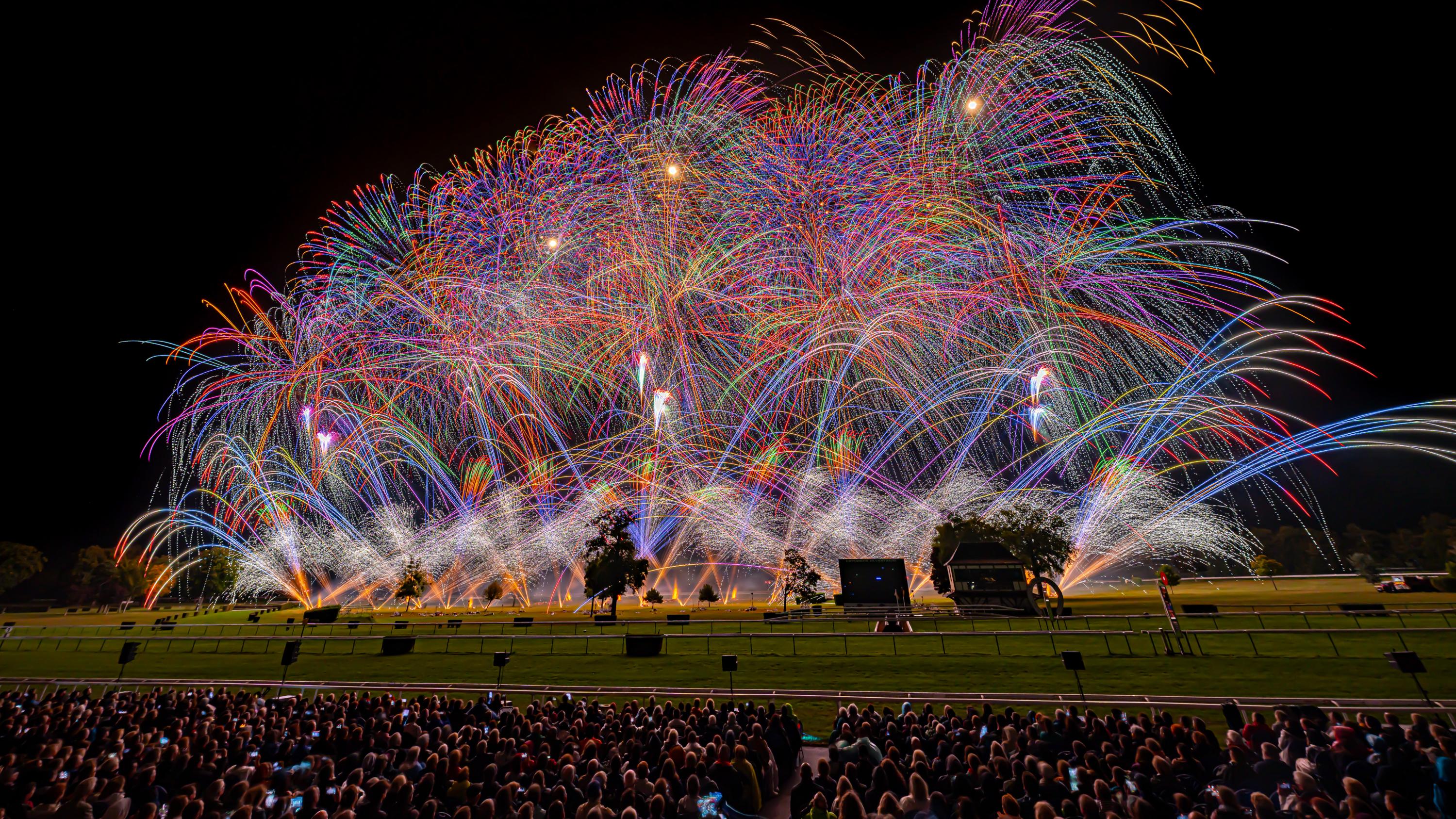 «Création artistique» ou «divertissement d’un autre temps» : quel avenir pour les feux d’artifice ?