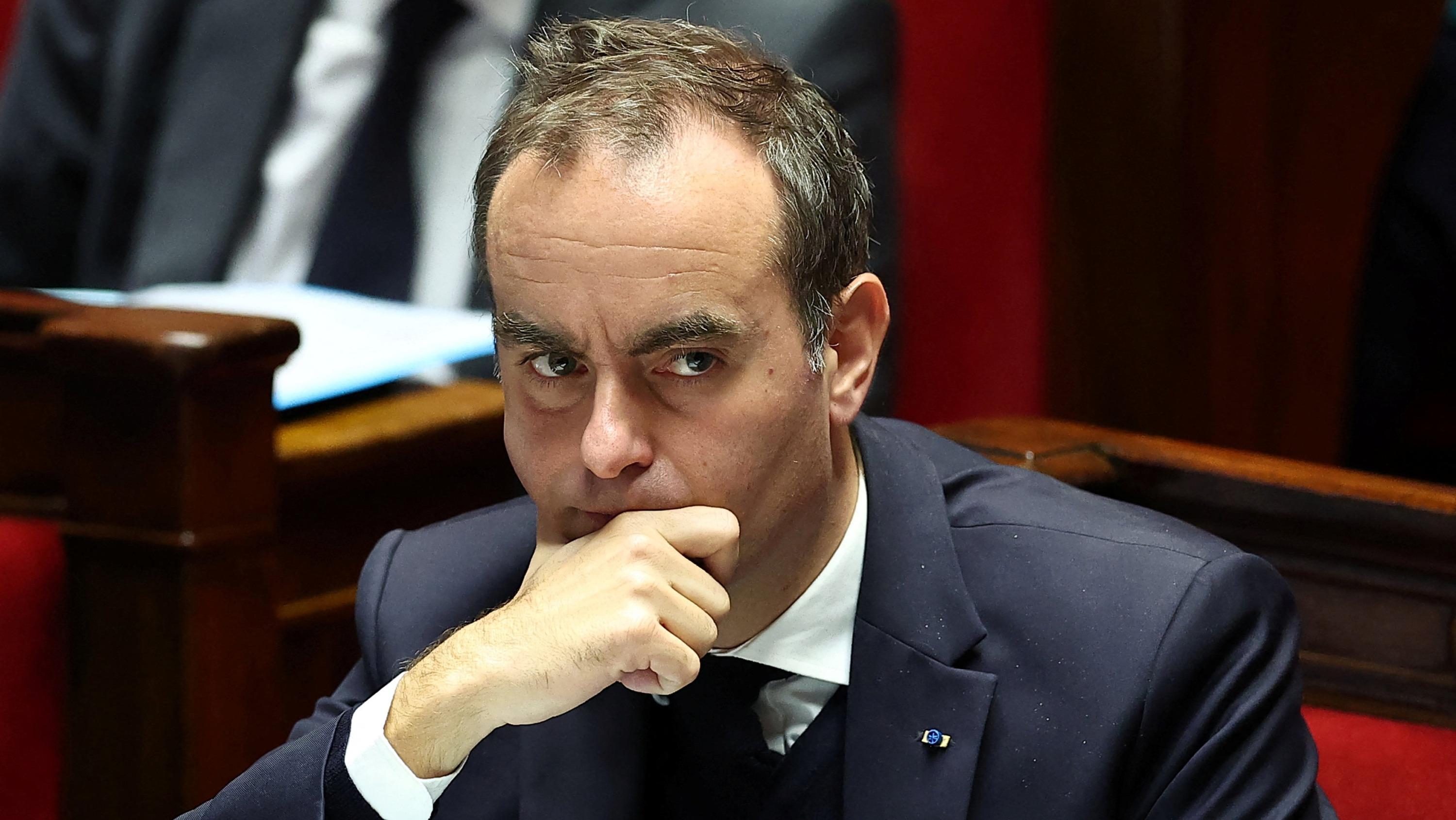 Enjeu sécuritaire ou mesure liberticide ? Matignon met la pression sur les réseaux sociaux pour empêcher pillages et violences