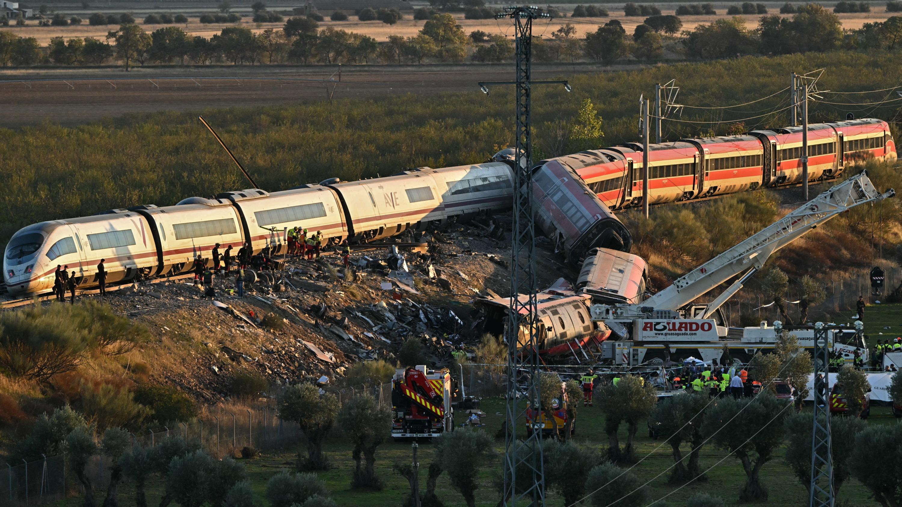 Ancienne ministre, membre de la Guardia civil, athlète… Qui sont les premières victimes identifiées de l’accident de train en Espagne ?