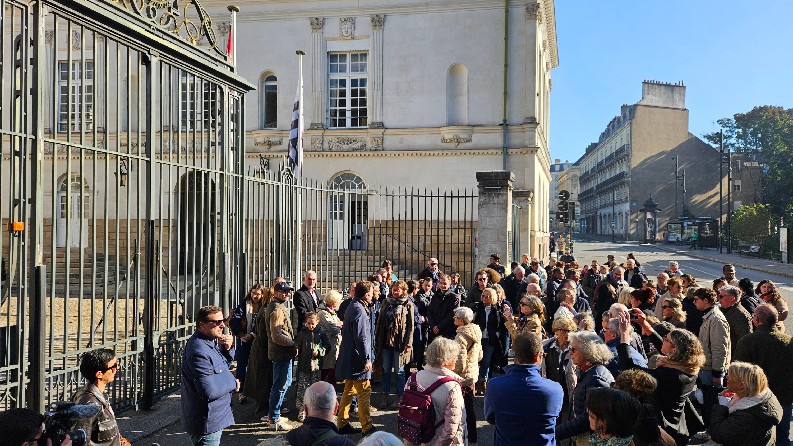 « Il faut remettre de l’ordre » : à Nantes, le rassemblement citoyen boudé par LFI, la maire absente, son adjointe huée