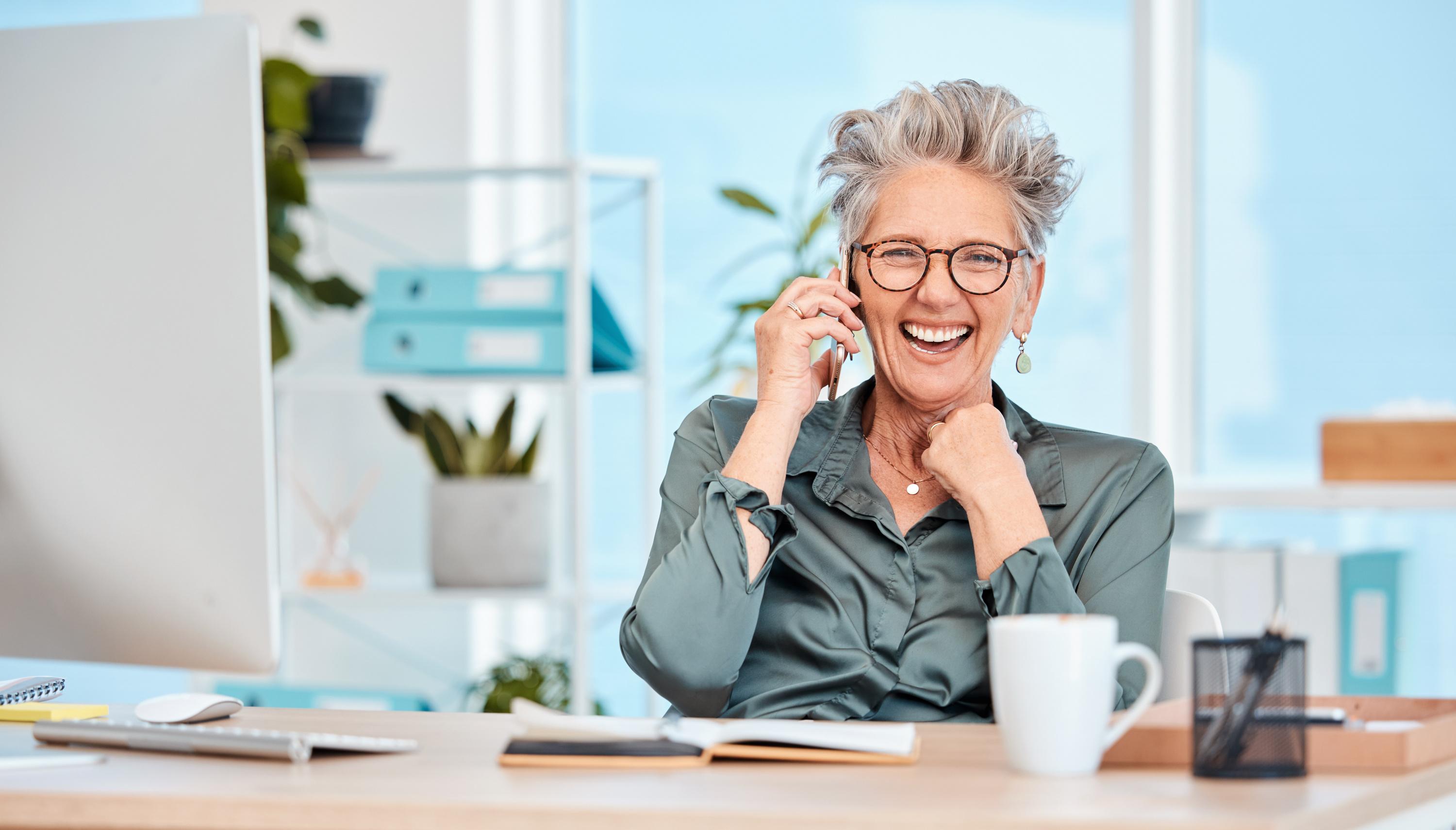 «Cela me permet de ne pas rester sur la touche» : ces seniors qui surfent sur l’IA pour garder une longueur d’avance