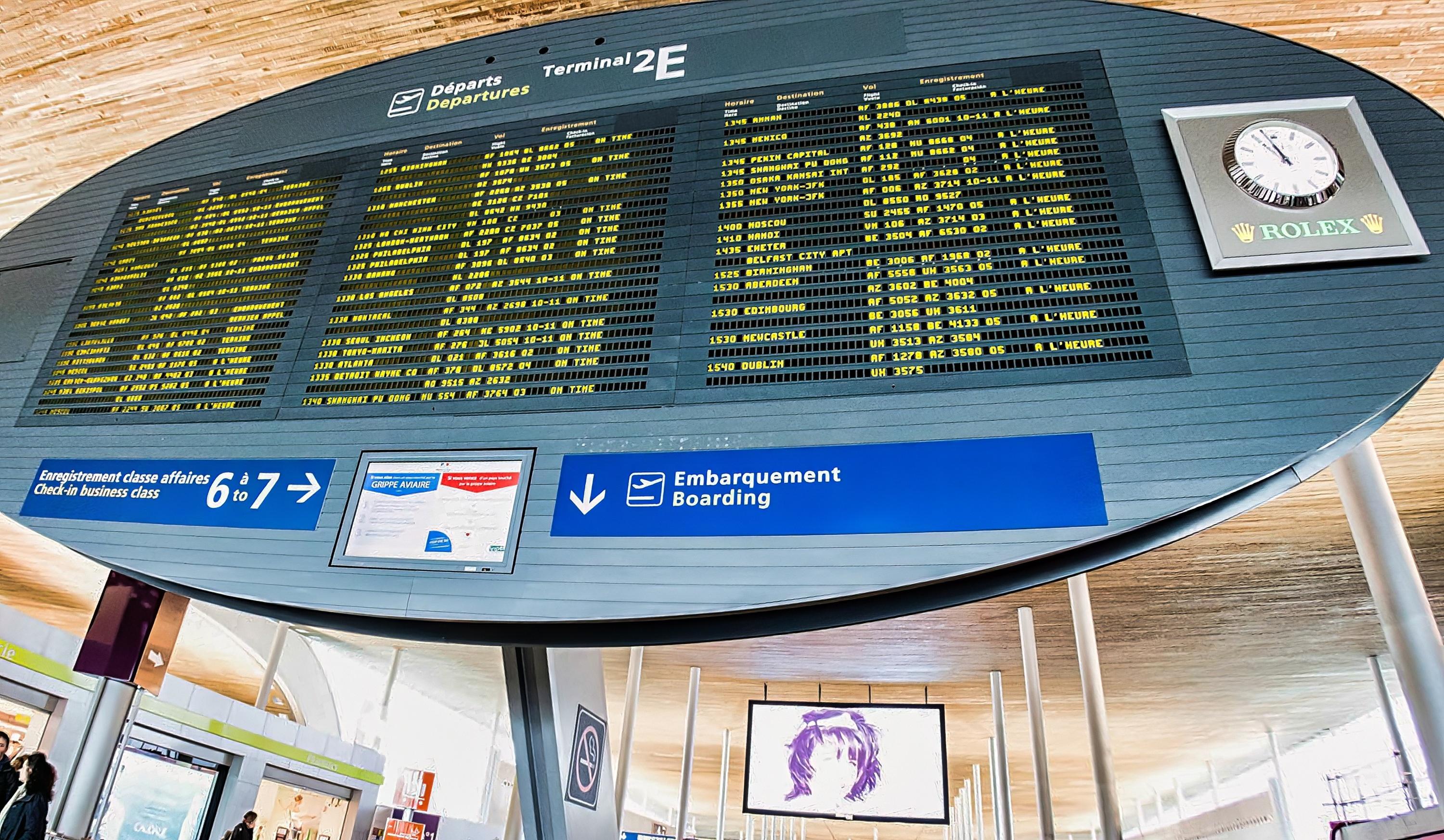 Flambée du prix du kérosène : vaut-il mieux acheter ses billets d’avion tout de suite ou attendre ?