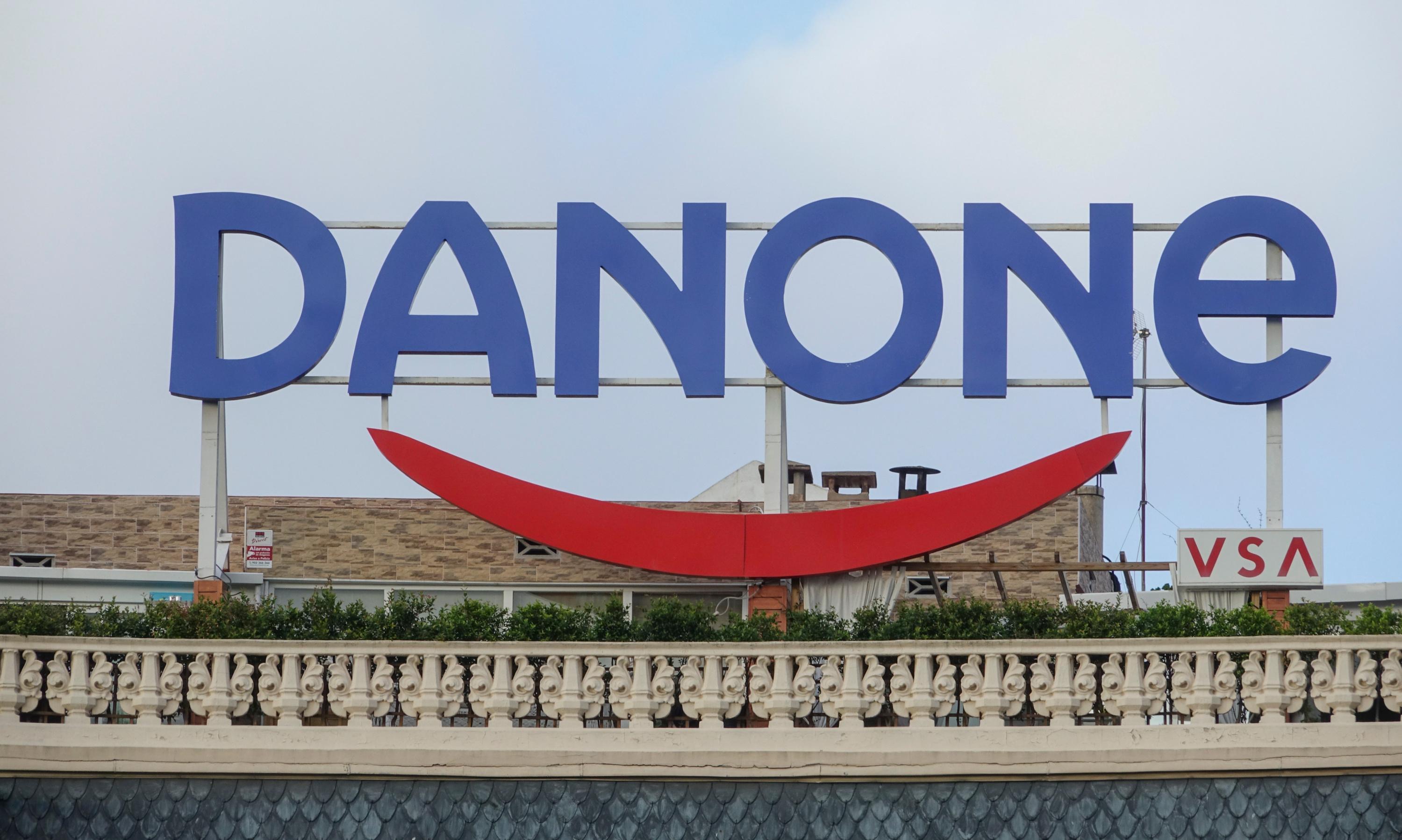 Bénéfice net en baisse pour Danone, qui continue d'augmenter ses volumes de ventes au premier semestre