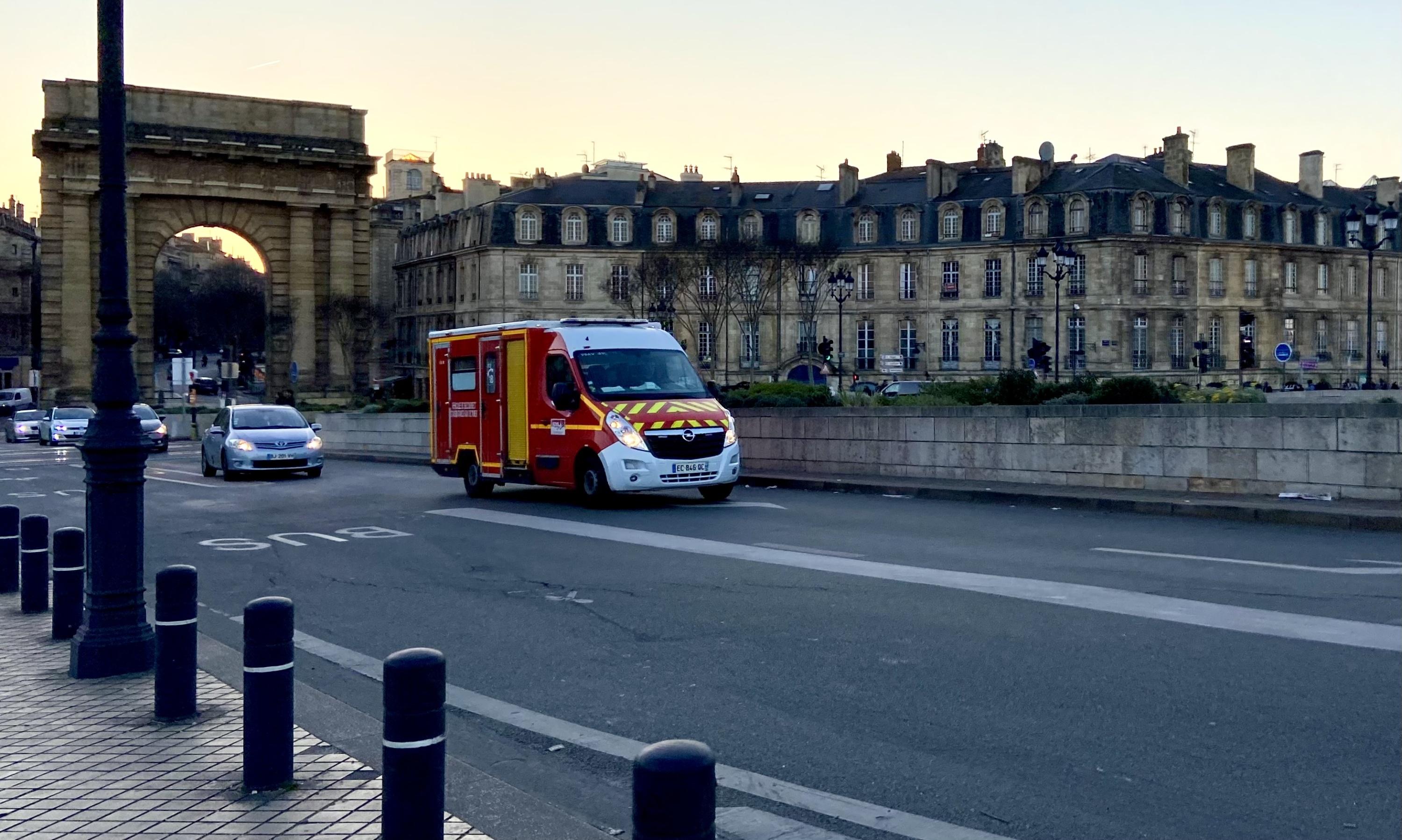 Gironde : monté sur un toit pour observer une comète, un jeune vendangeur fait une chute mortelle