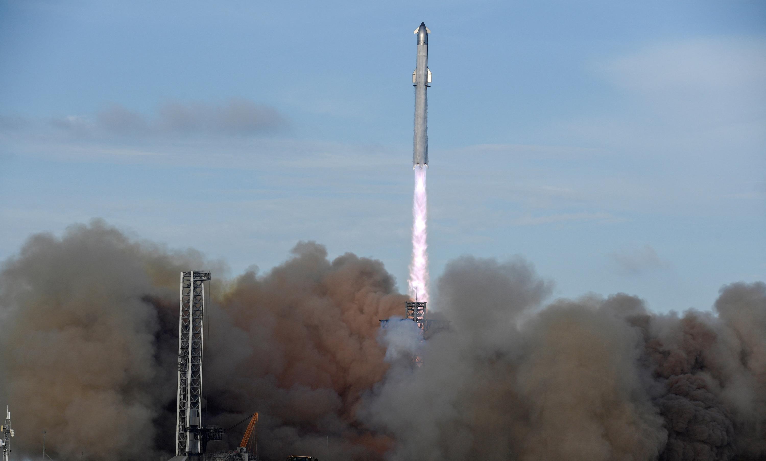 Après une série d’échecs, la mégafusée Starship prend enfin son envol