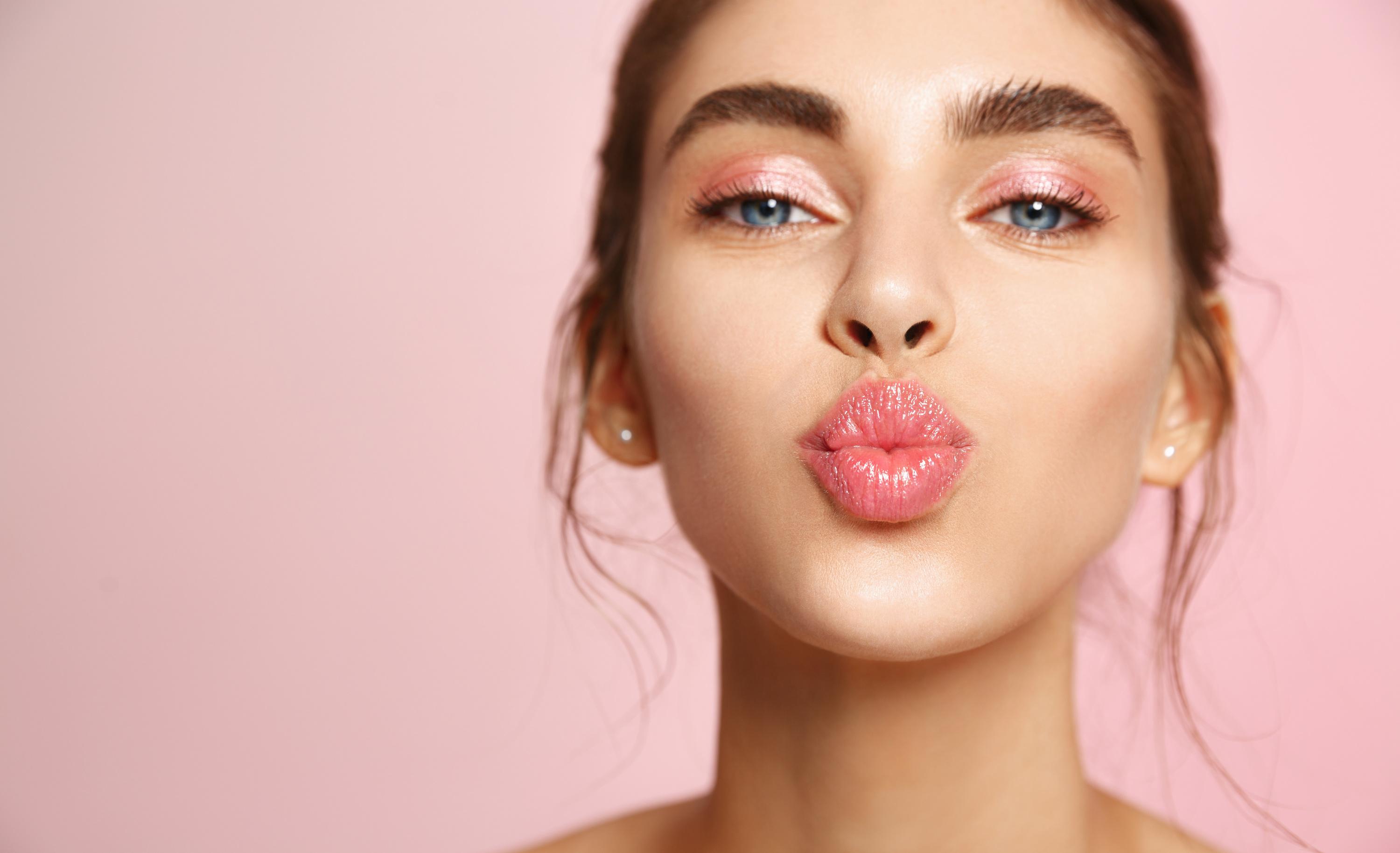 « J’ai honte que ma fille ressemble à une influenceuse beauté»: le malaise des parents face à leurs ados maquillées comme des lolitas