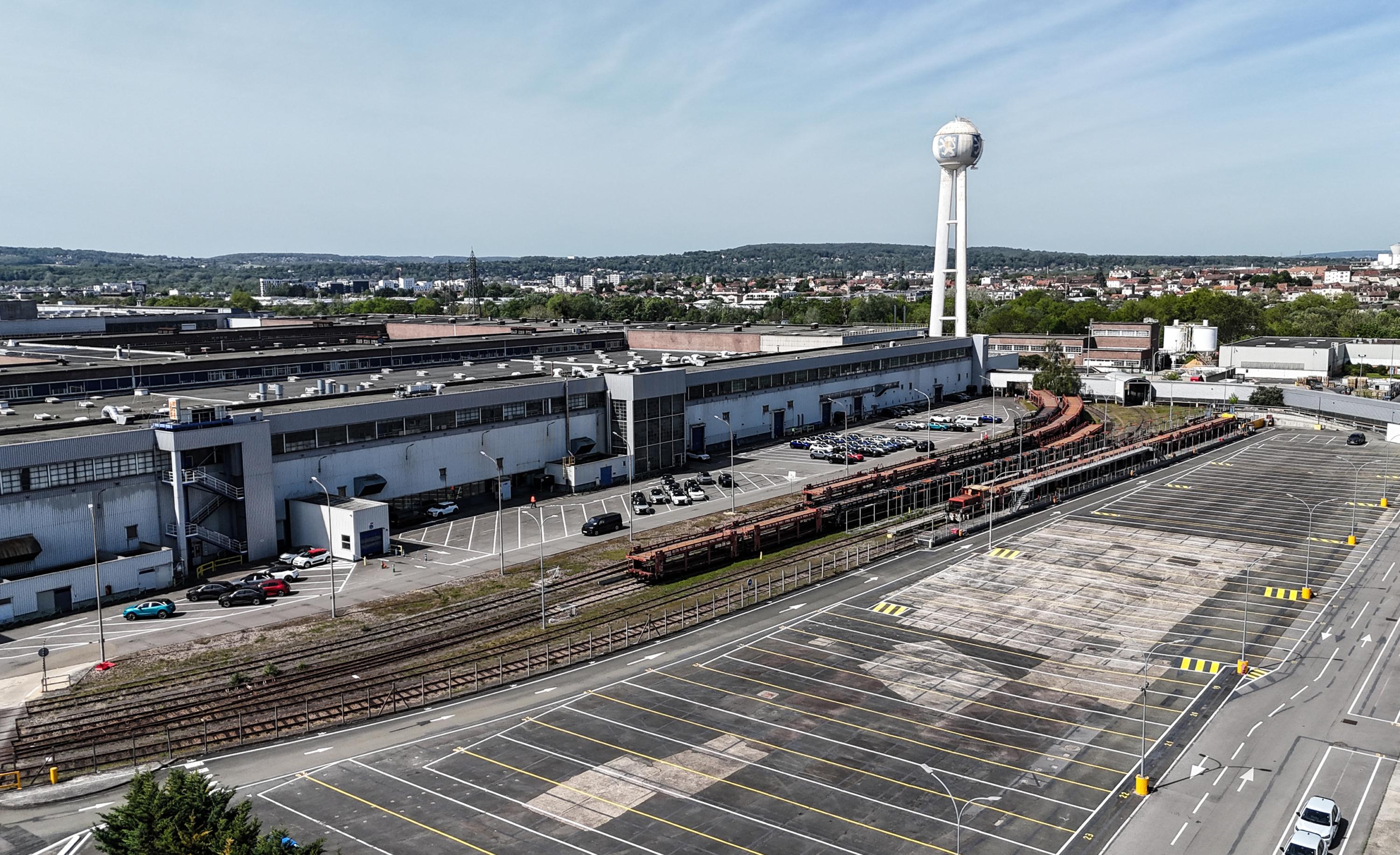 Yvelines : un ouvrier de Stellantis grièvement blessé après plusieurs heures coincé sous une presse hydraulique
