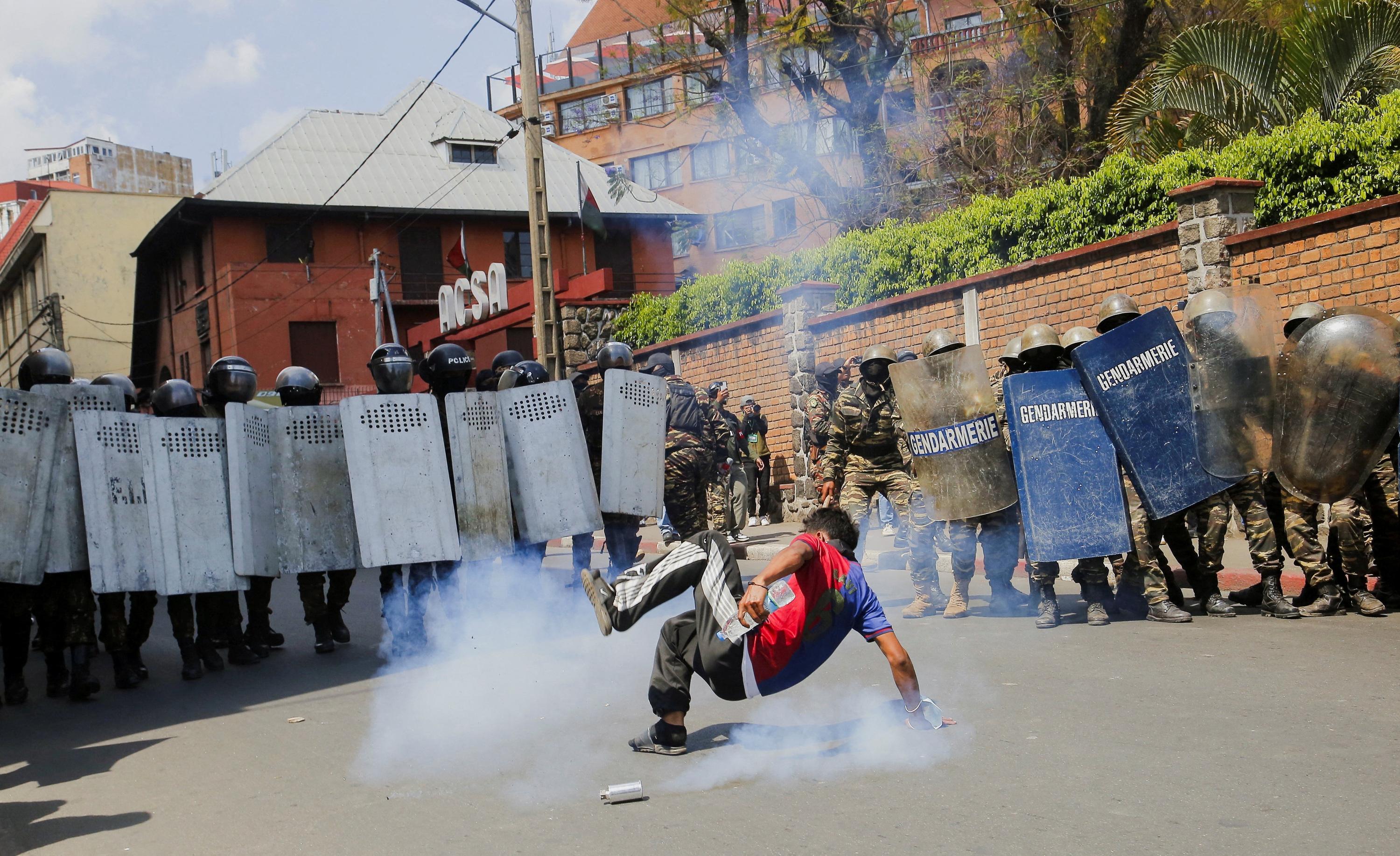 Président introuvable, armée qui rejoint les mutins, 22 morts dans les manifestations : que se passe-t-il à Madagascar ?