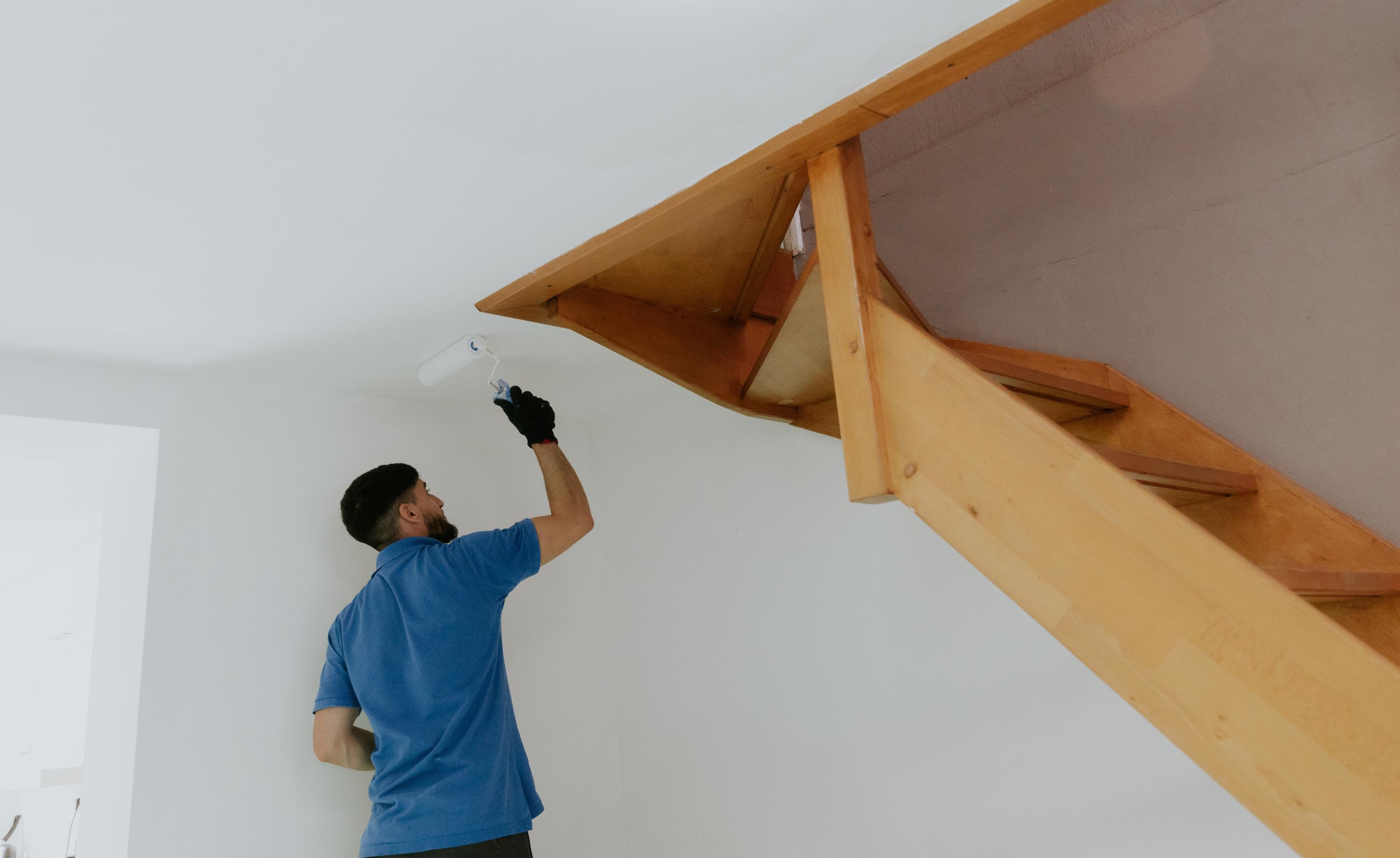 Il perce un plancher sans autorisation pour réunir deux lots, 10 ans plus tard la copropriété réclame une remise en état et la justice doit trancher
