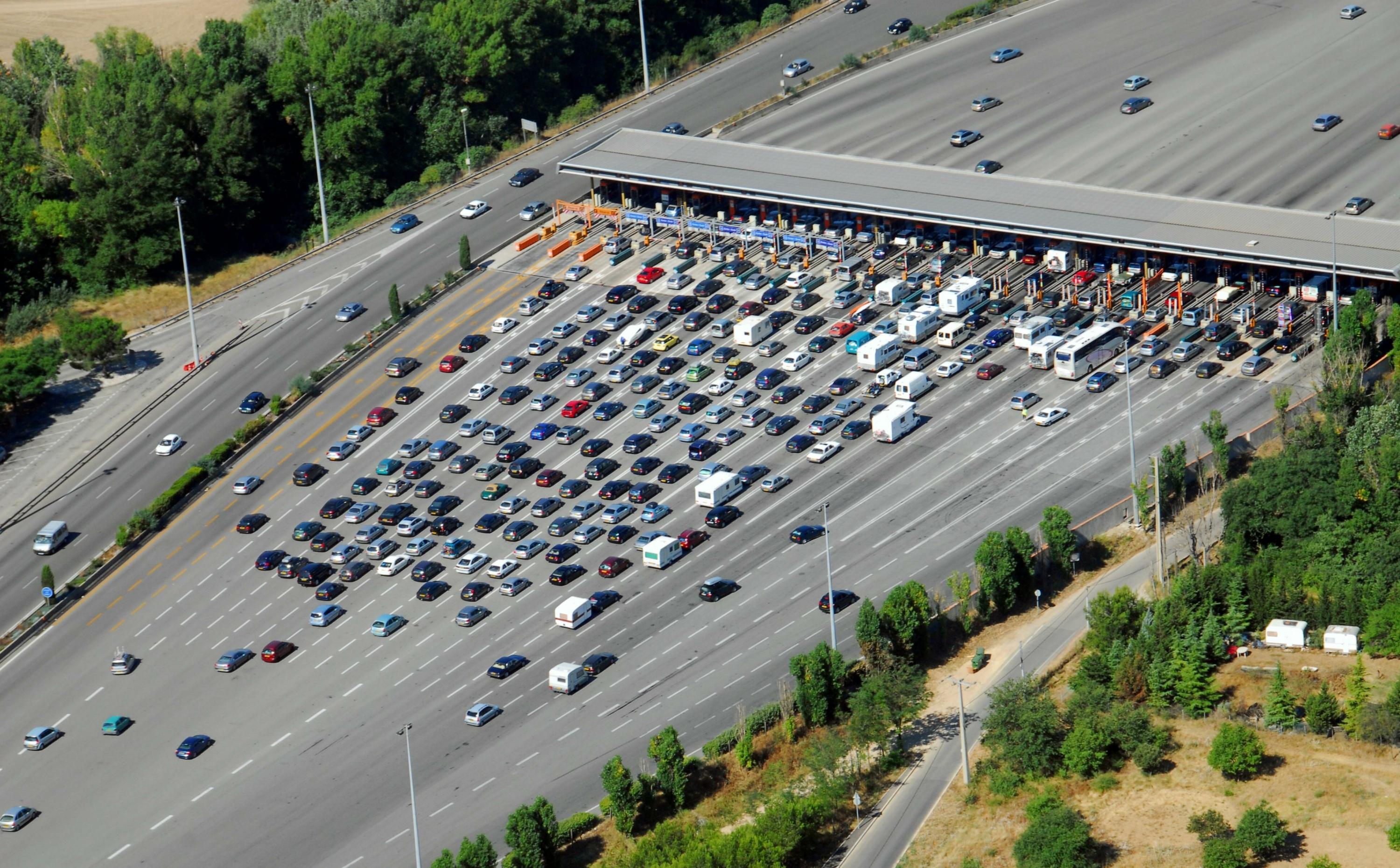 Plus de 230 km de bouchons sur les routes pour les départs en vacances de ce samedi