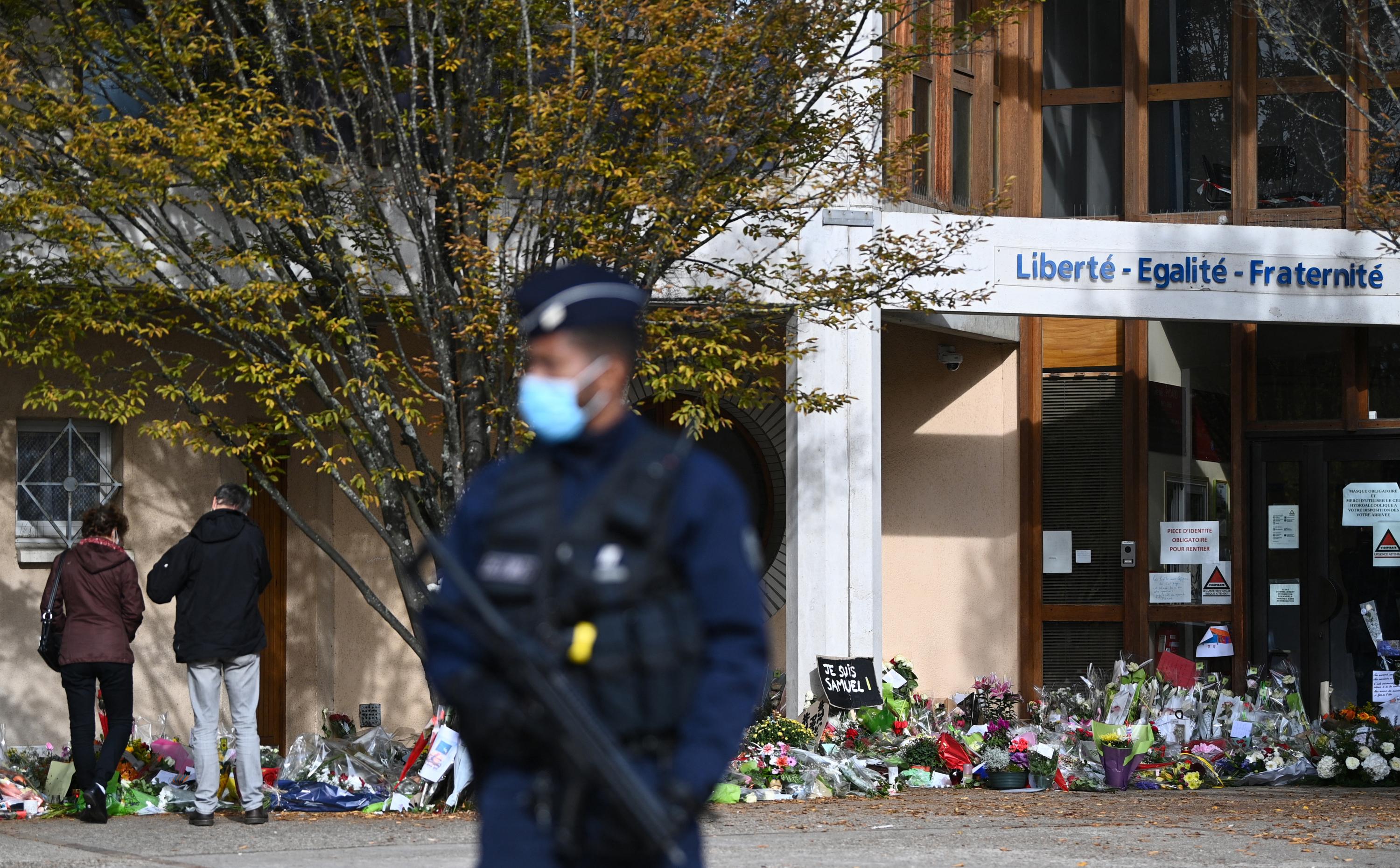 Le collège de Samuel Paty à Conflans-Sainte-Honorine va renommer l'établissement au nom du professeur assassiné