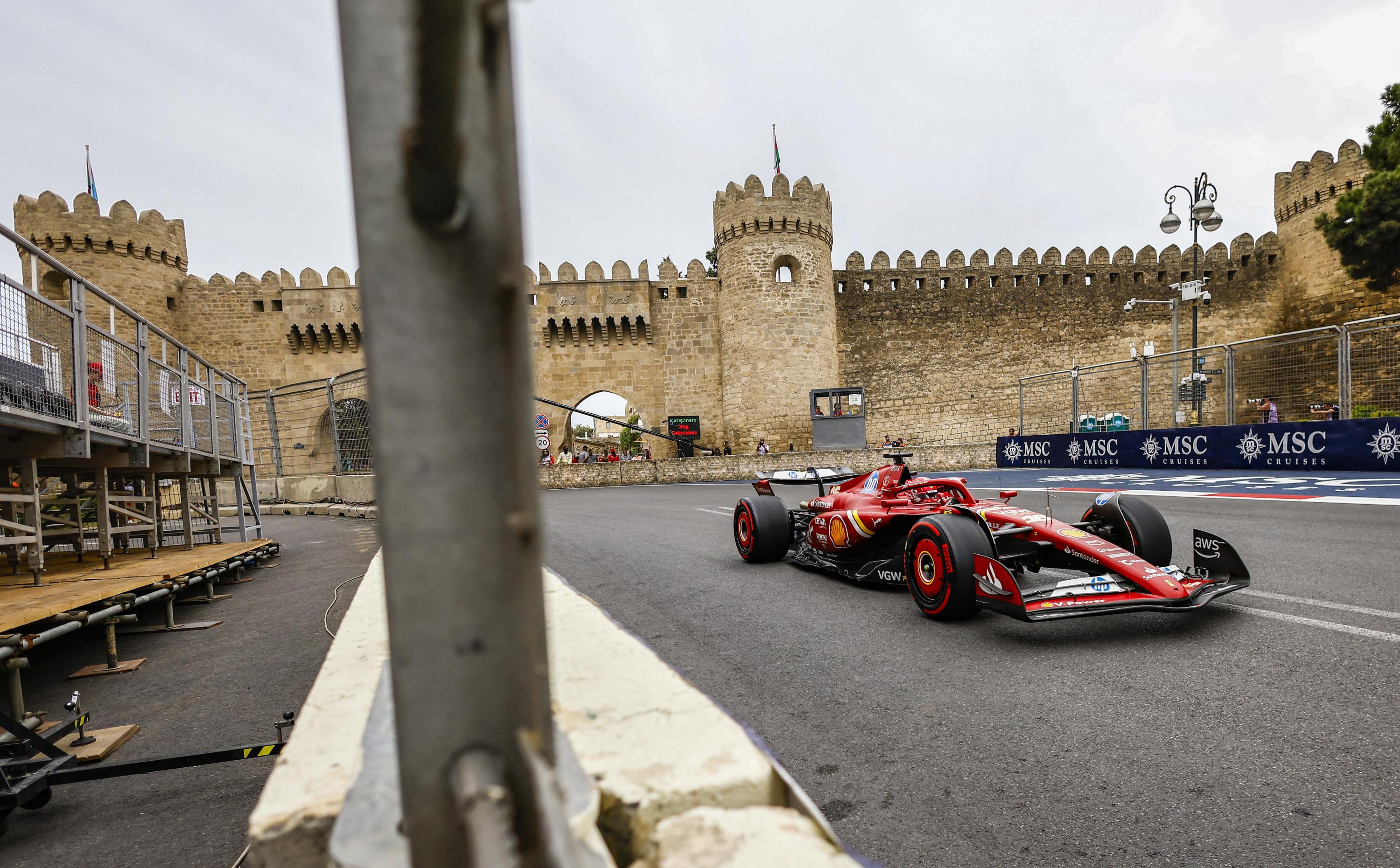 Formule 1 : Leclerc en pole en Azerbaïdjan, Verstappen 6e et Norris sorti en Q1