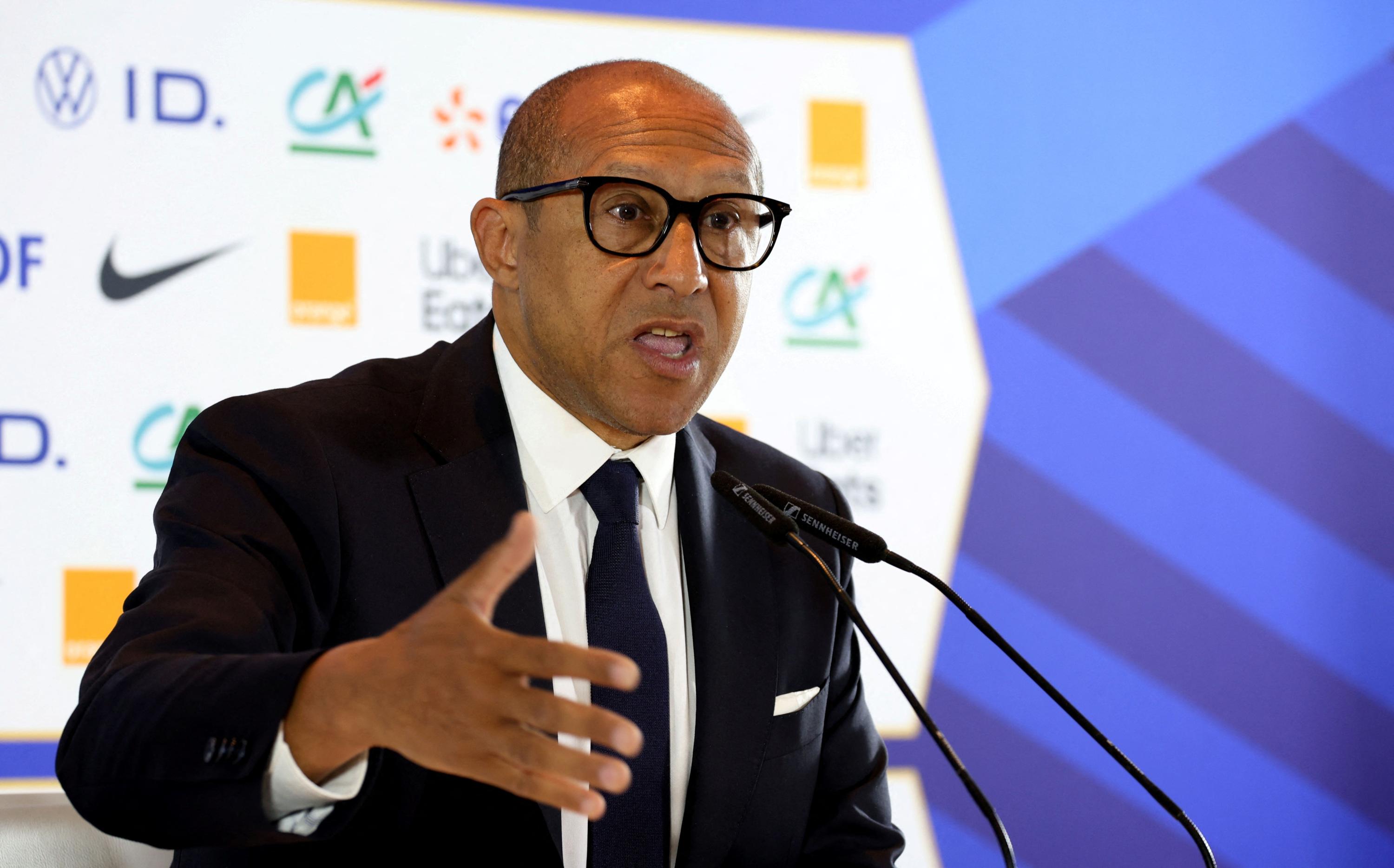 «Ils jouent pour la France mais viennent tous d'Angola» : la FFF va saisir la FIFA