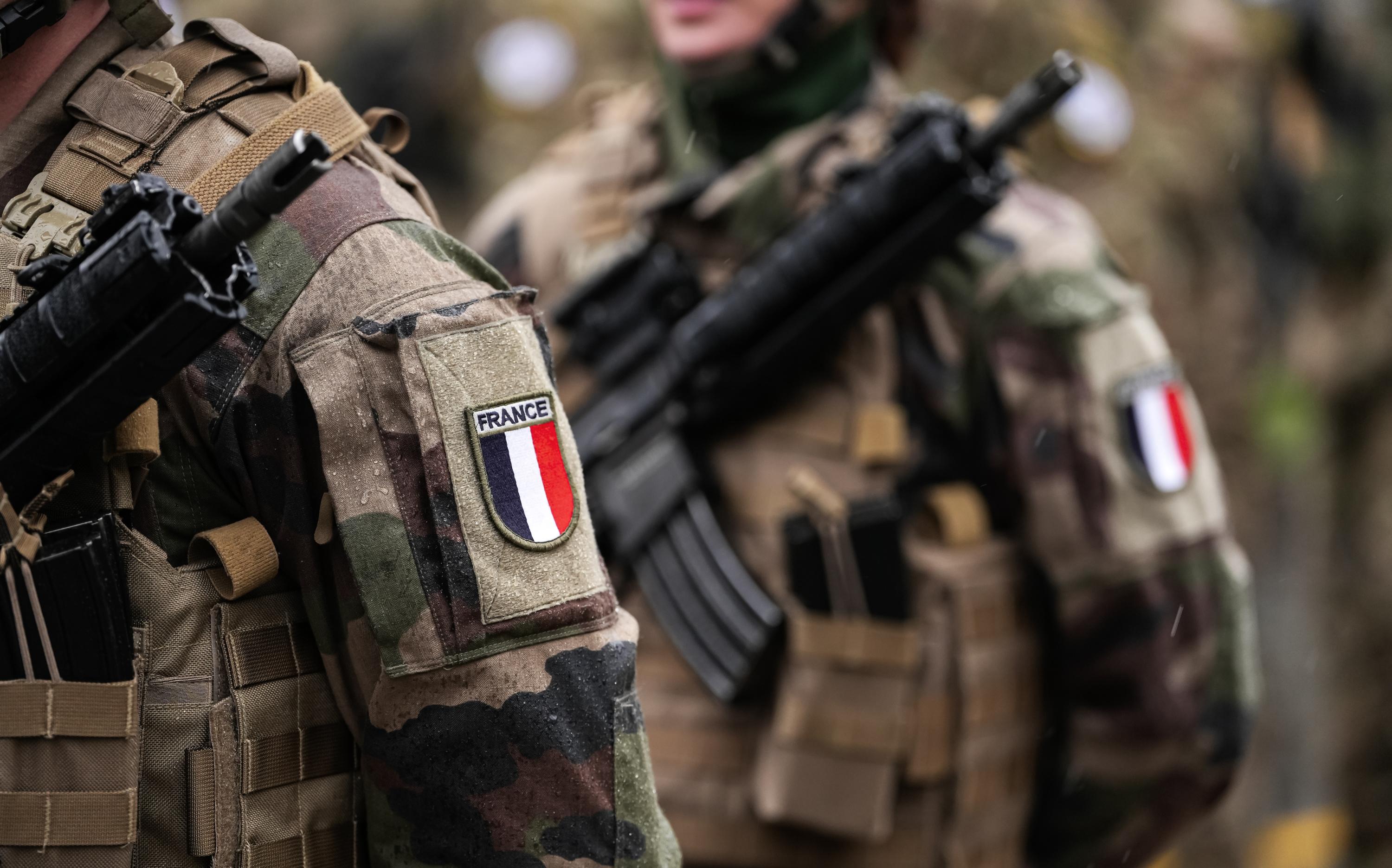 Guyane : une militaire décède accidentellement après avoir chuté d’un arbre