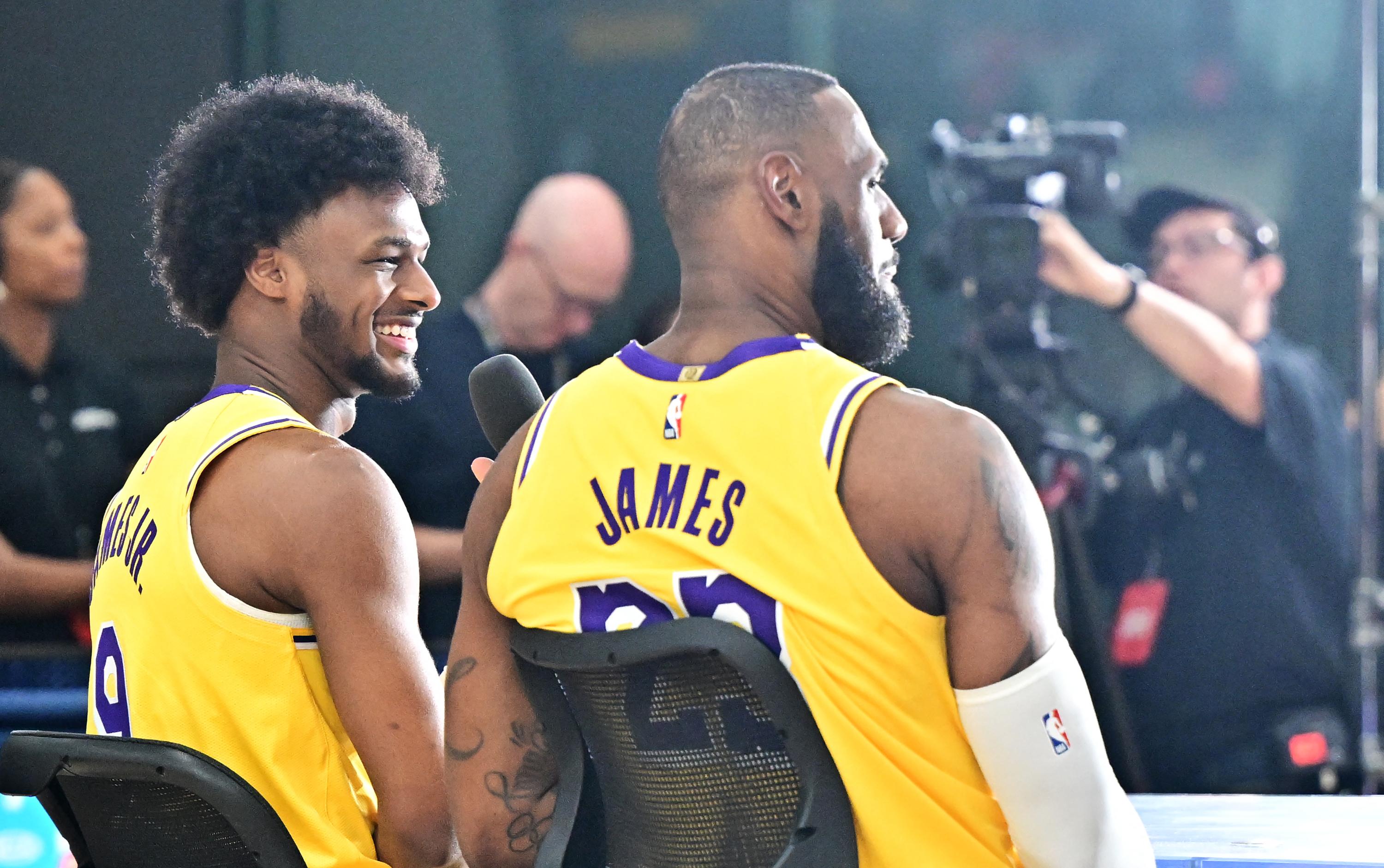 NBA : les premières images de LeBron James et son fils sous le maillot des Los Angeles Lakers