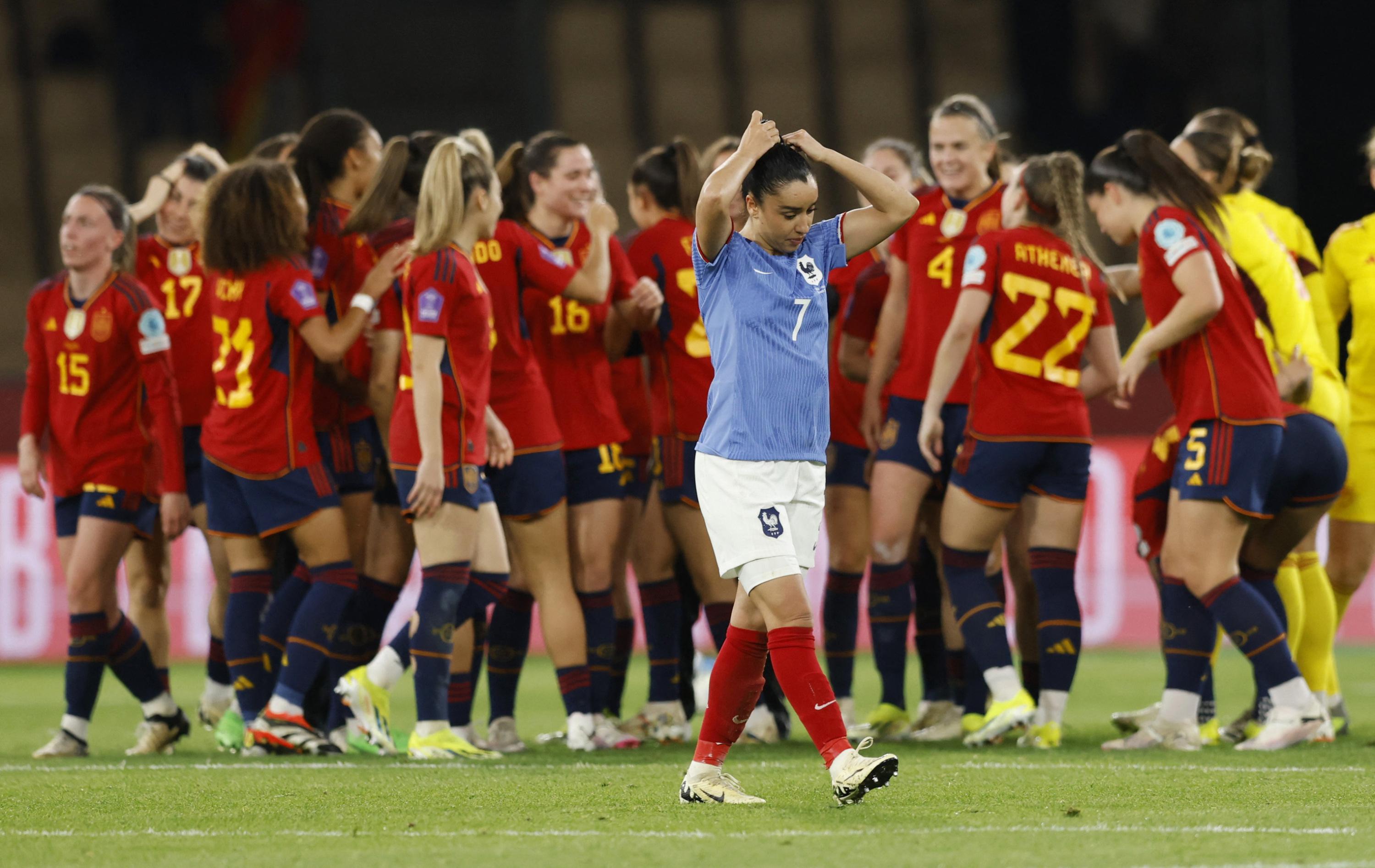 «Une leçon» et «une belle claque»: Sakina Karchaoui revient sur la défaite des Bleues contre l'Espagne