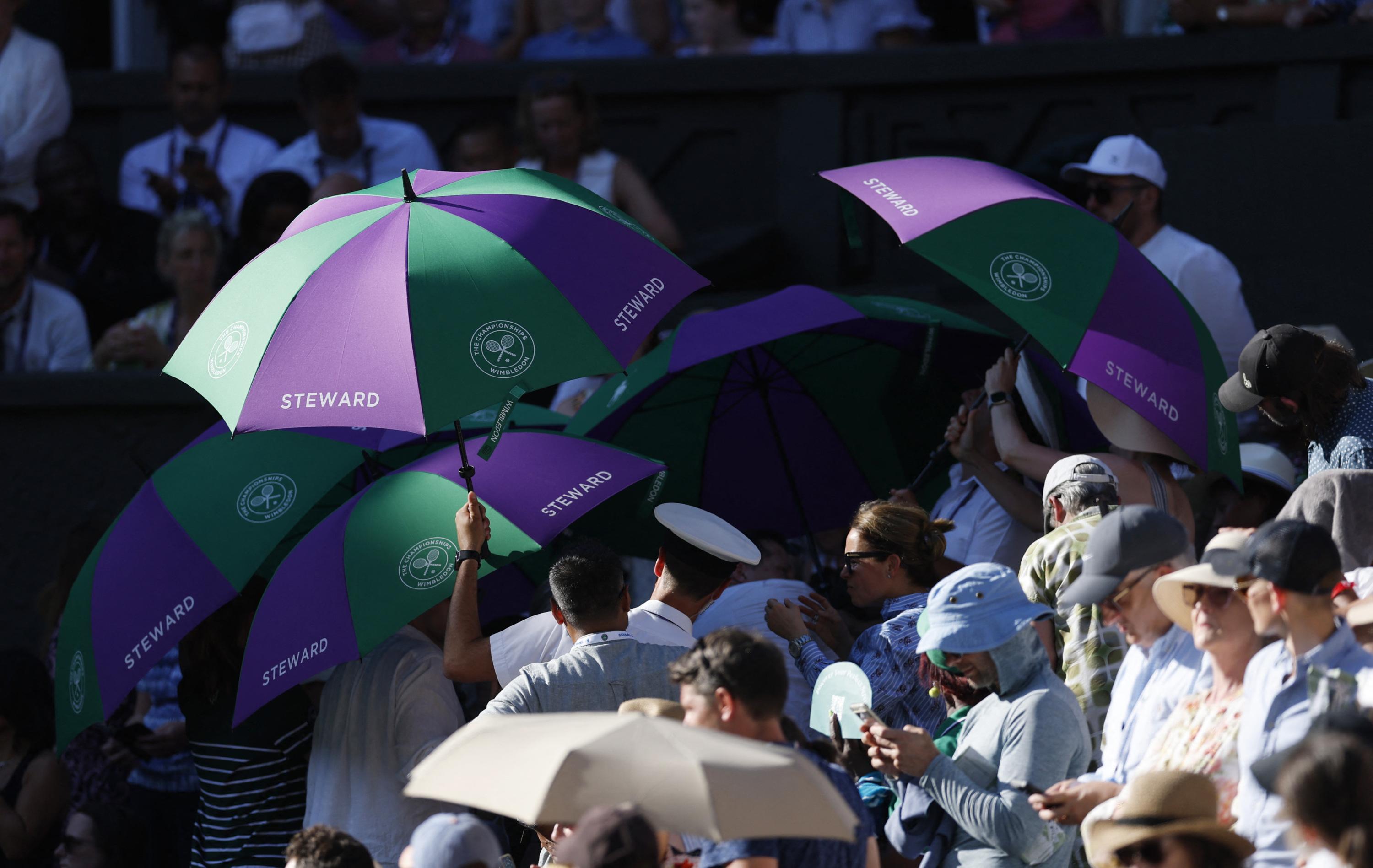 Wimbledon : malaise dans les tribunes, Alcaraz en porteur d’eau de luxe (vidéo)