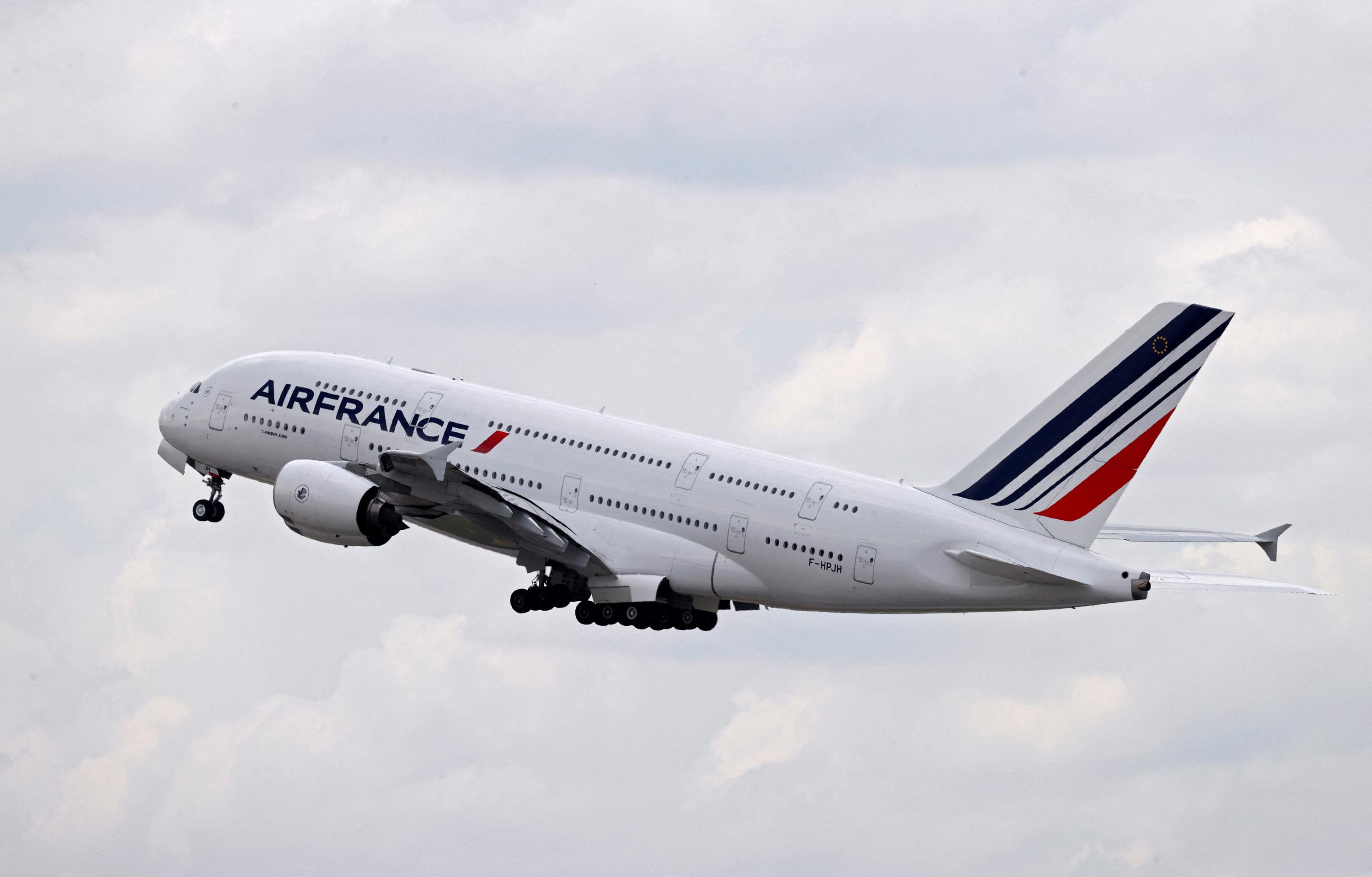 Cas d’Ebola en France : la compagnie Air France suspend ses vols Paris-Kinshasa jusqu’à samedi