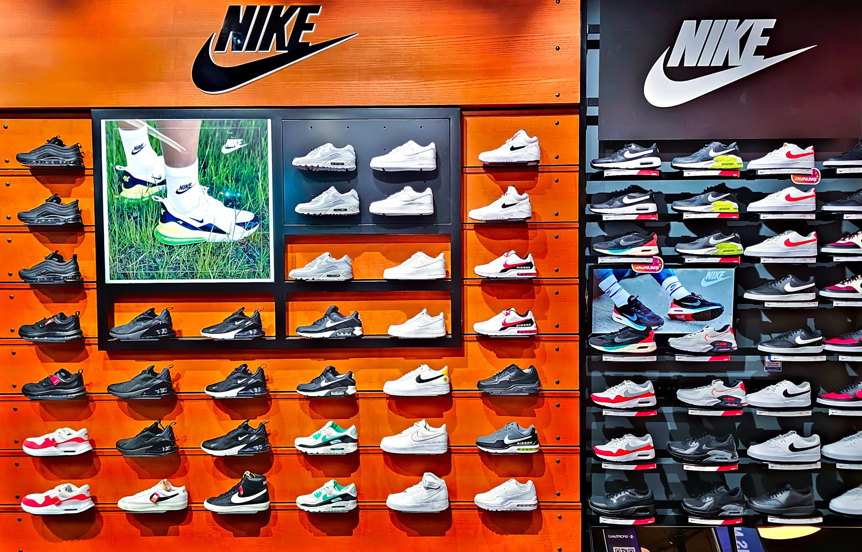 Abandonné par Kylian Mbappé, déclassé à Wall Street : pourquoi le géant Nike ne fait plus rêver