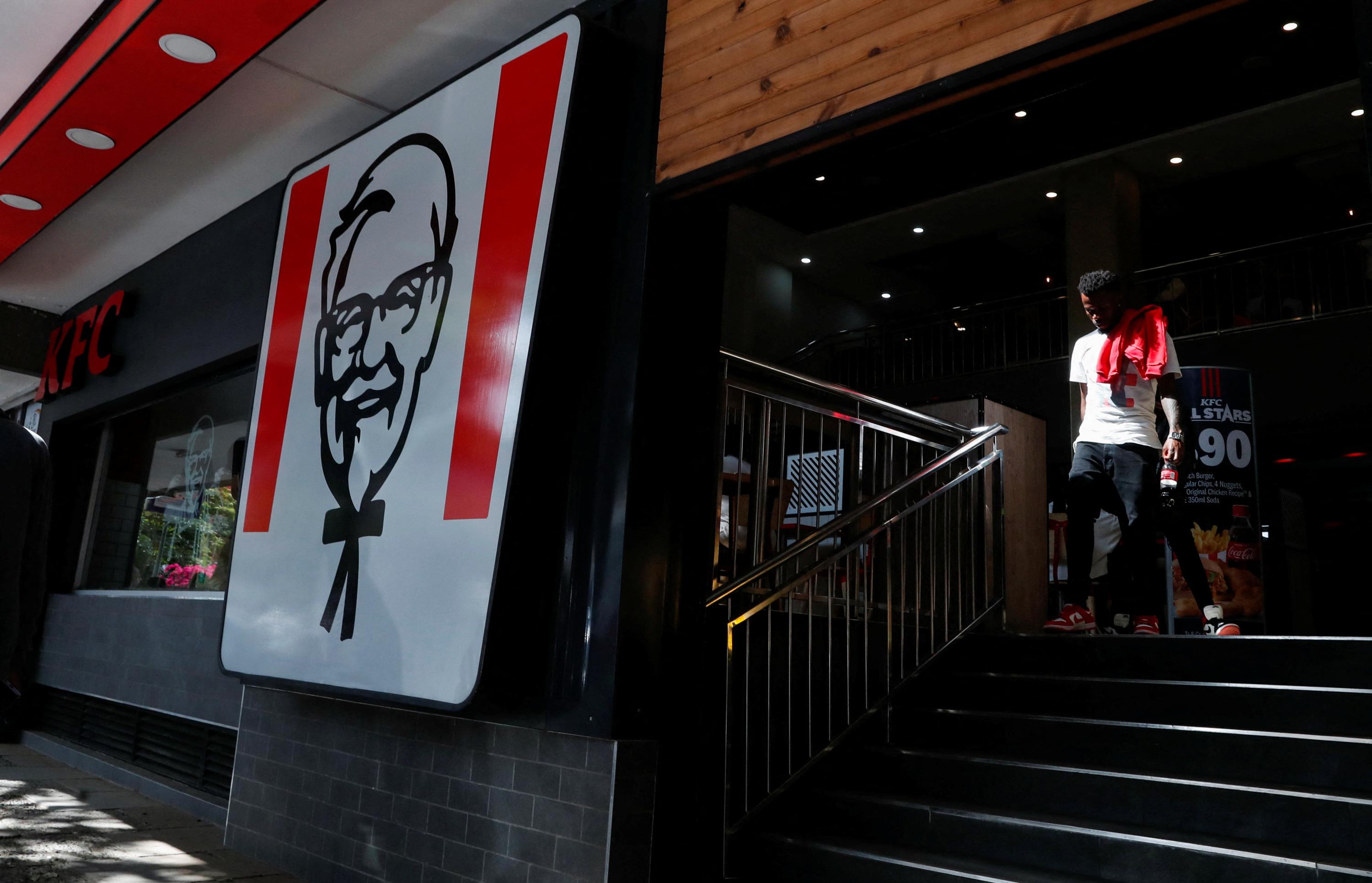 «On n’en veut toujours pas» : malgré la mobilisation, le KFC ouvre ce mardi près de la mairie de Lyon