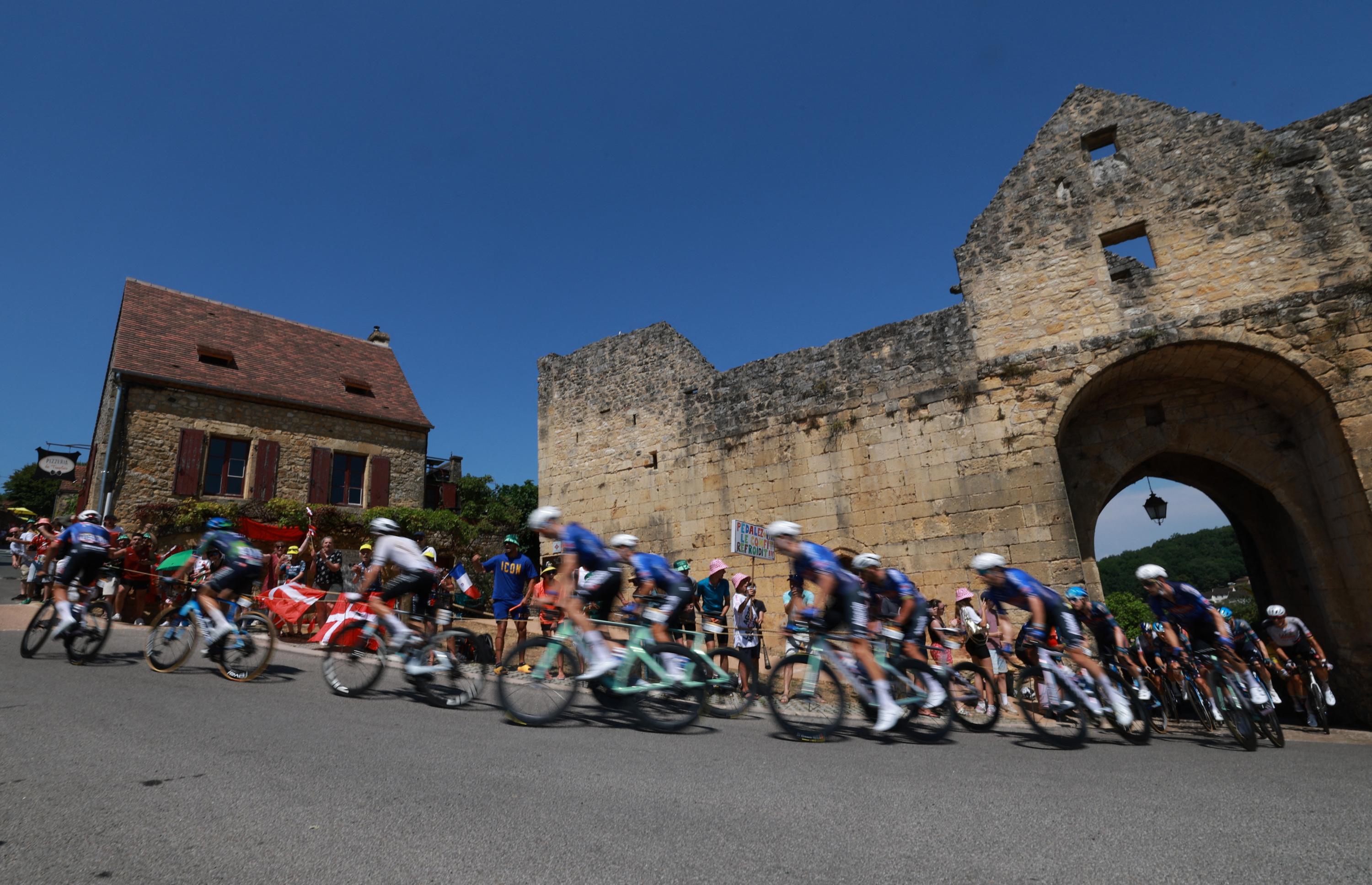 Tour de France : l’étape de dimanche raccourcie en raison de la canicule, une décision inédite