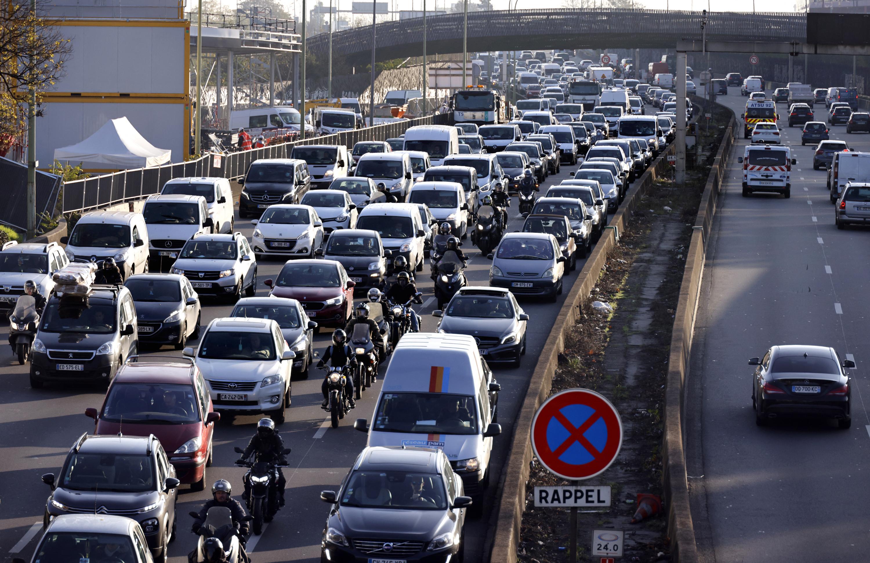 ZFE : la métropole du Grand Paris accorde de nouvelles dérogations aux véhicules les plus polluants