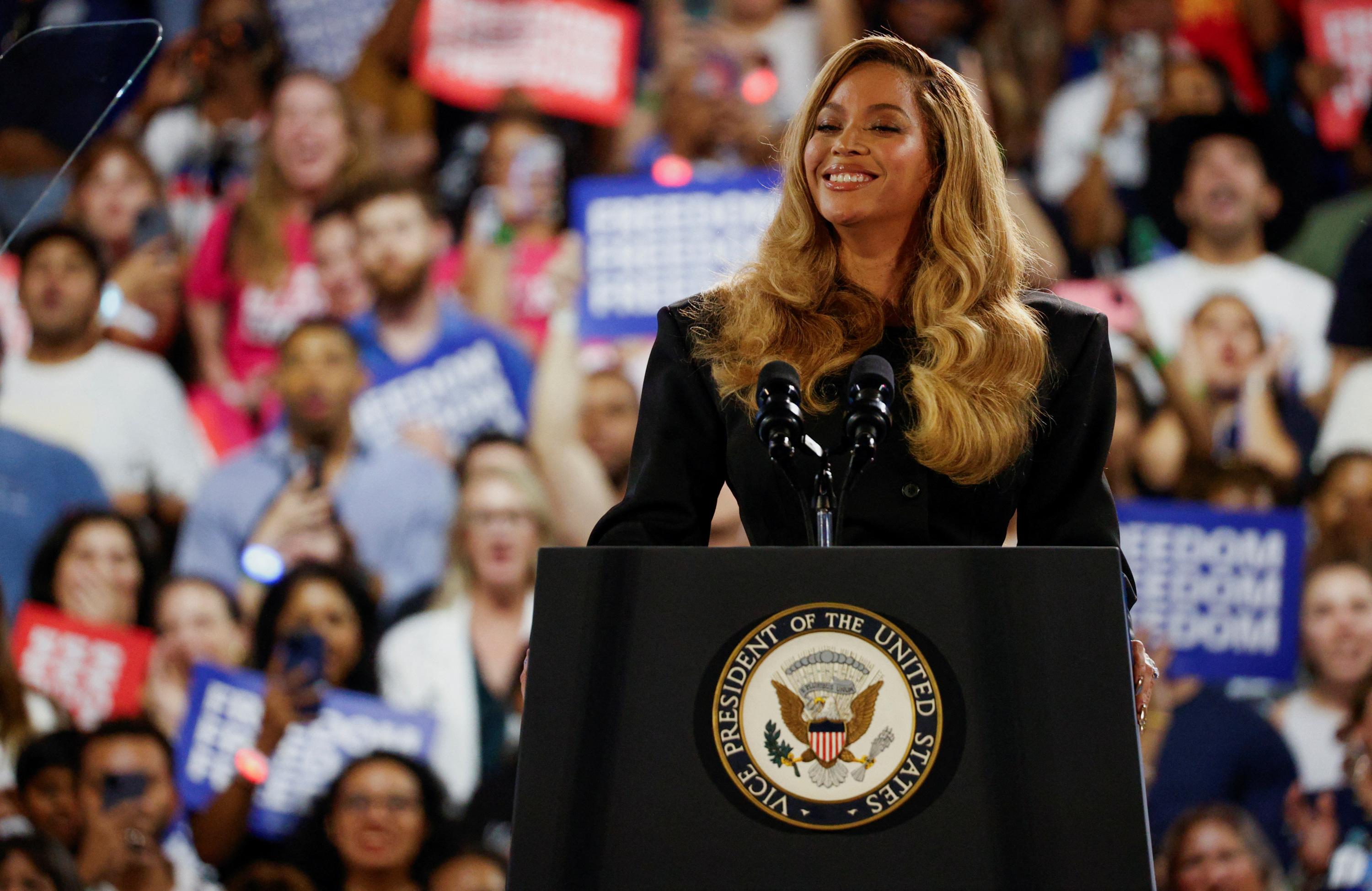 «Je suis ici en tant que mère» : au Texas, Beyoncé chante son soutien à Kamala Harris