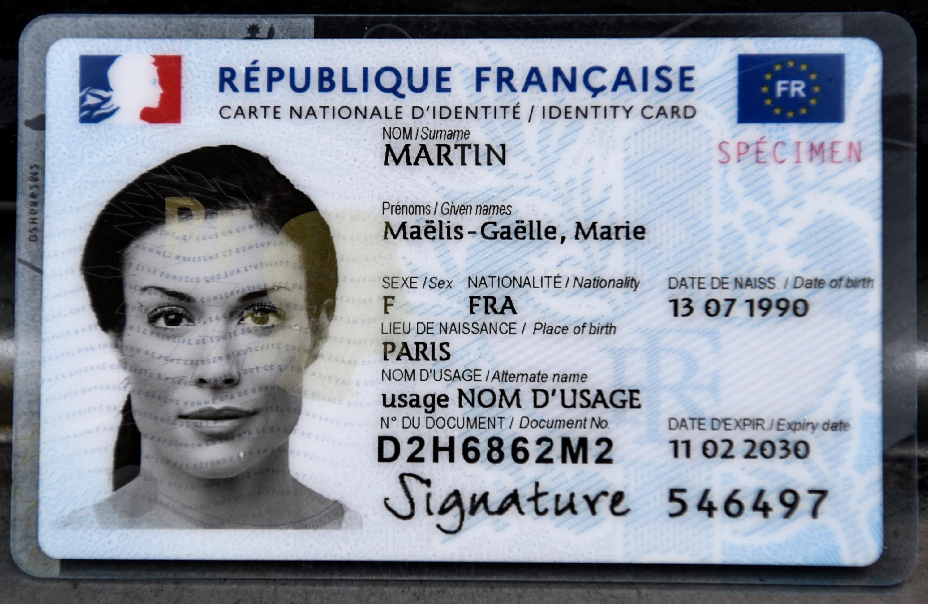 Nouvelle Carte D Identite Bilingue L Academie Francaise Contre Attaque