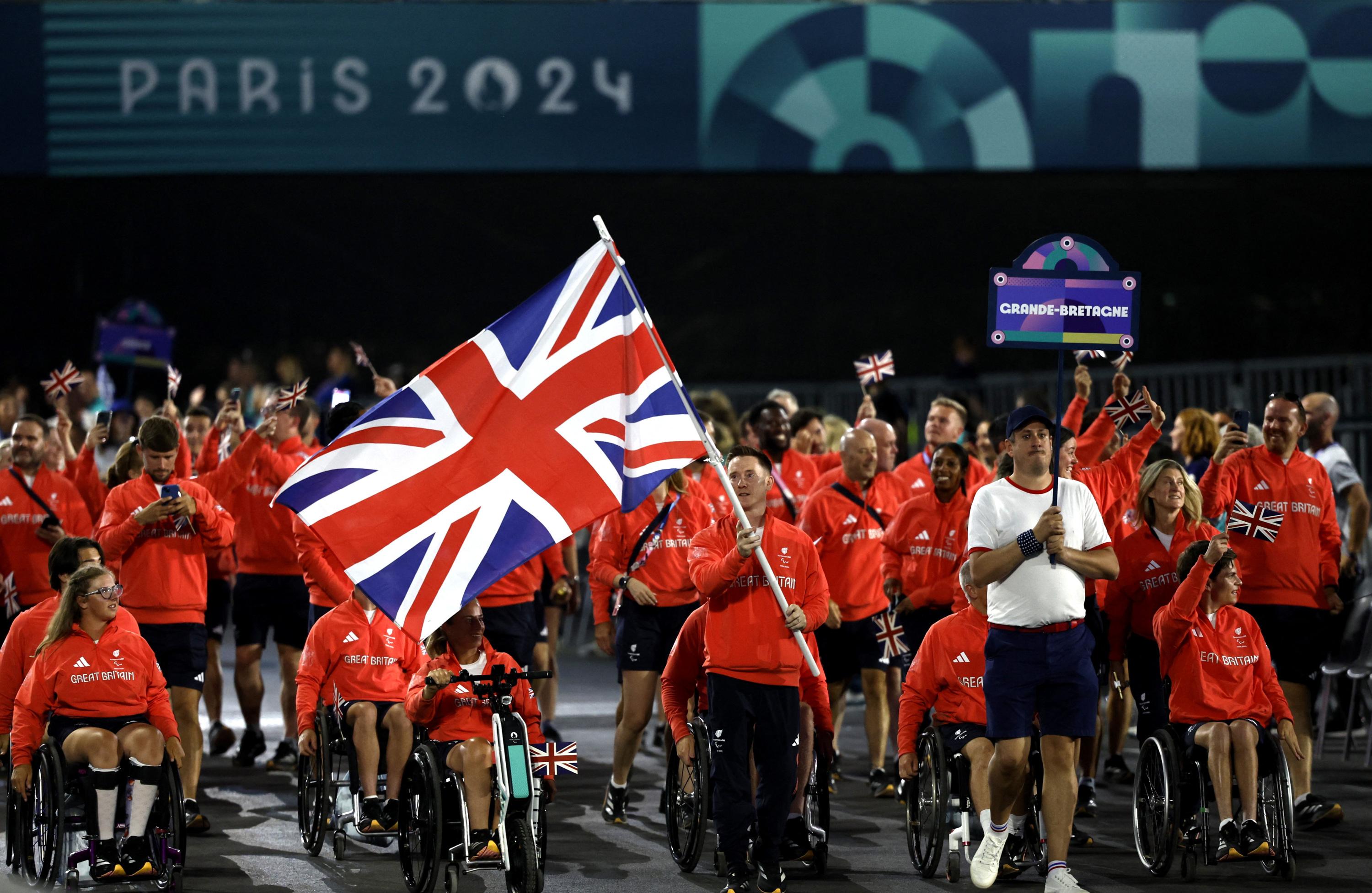 EN DIRECT - Cérémonie d’ouverture des Jeux paralympiques 2024 : les délégations défilent sur les Champs-Élysées