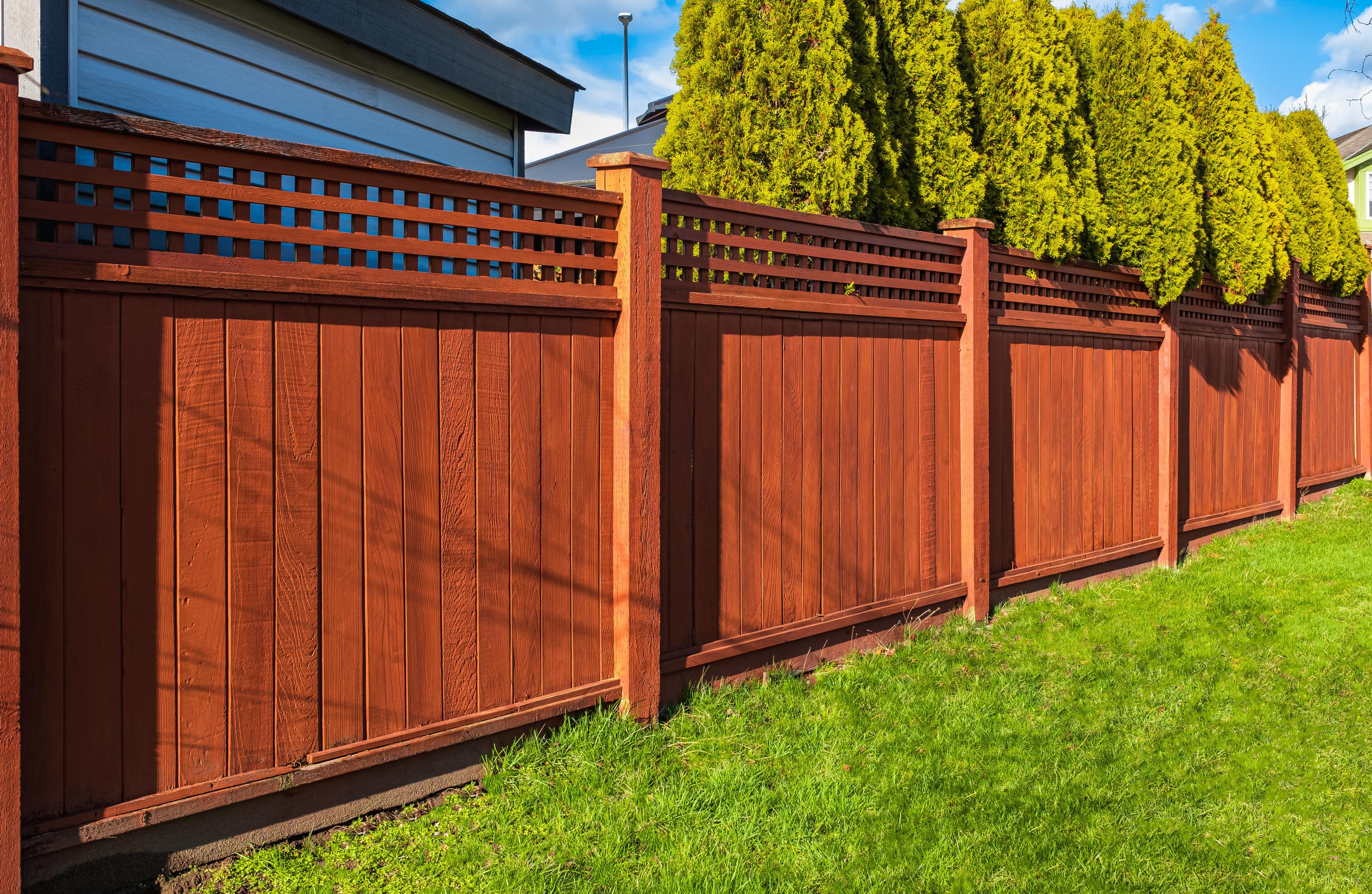 Installer une clôture en bois : ce que vous ignorez sûrement