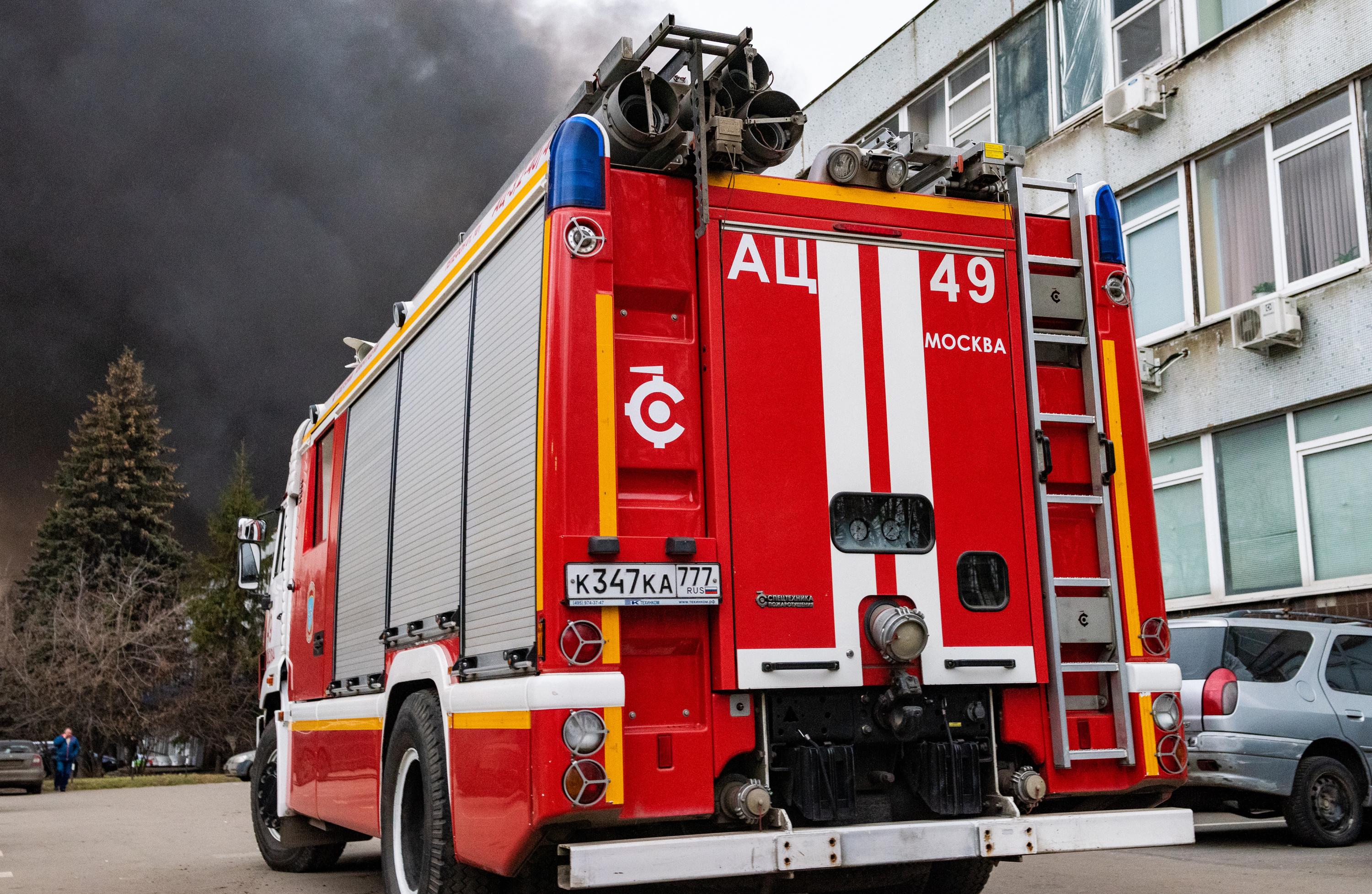 Paris : incendie dans un immeuble du 20e arrondissement, 90 sapeurs pompiers mobilisés