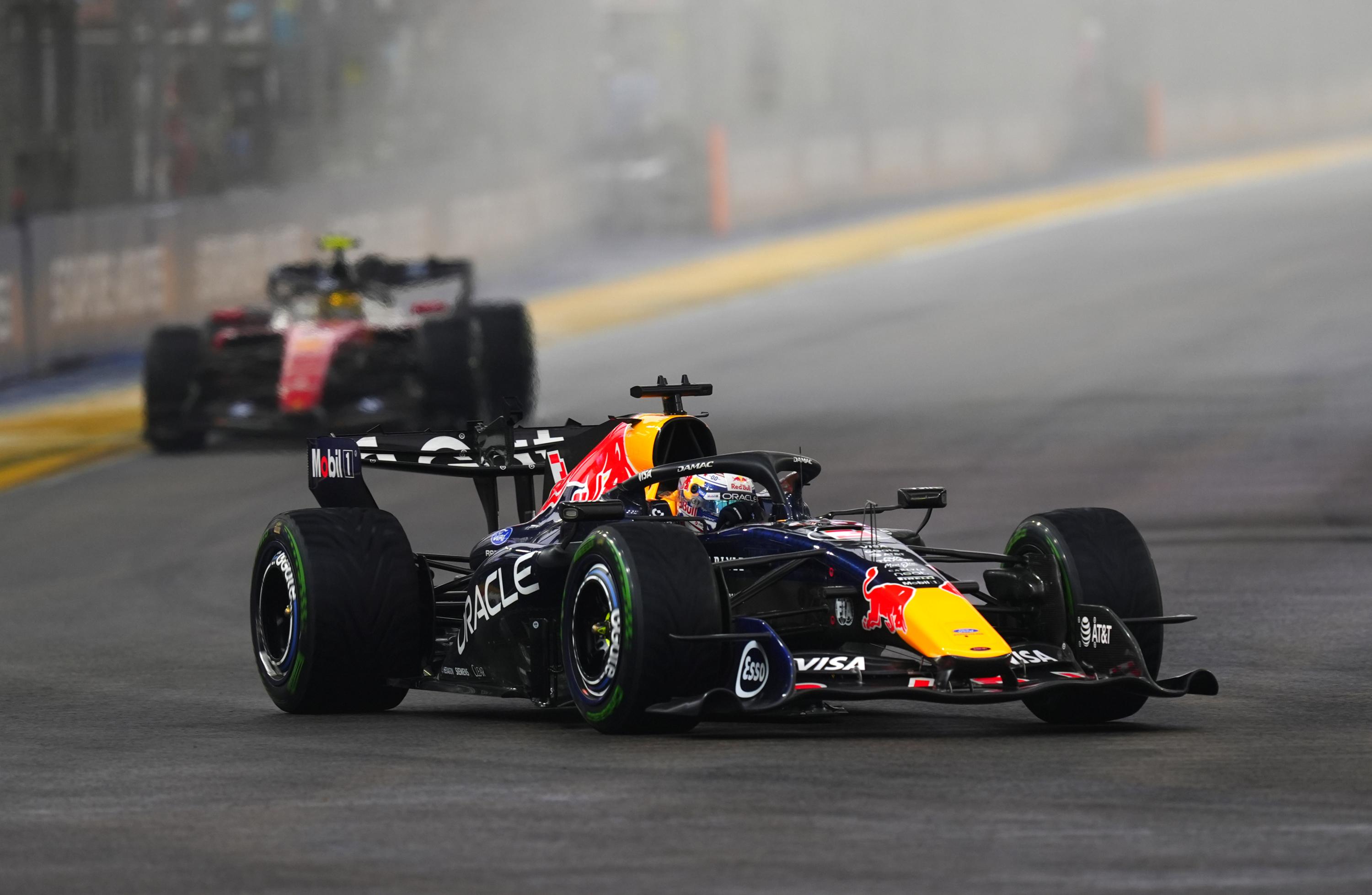Formule 1 : Max Verstappen remporte un sprint chaotique sous la mousson à Singapour