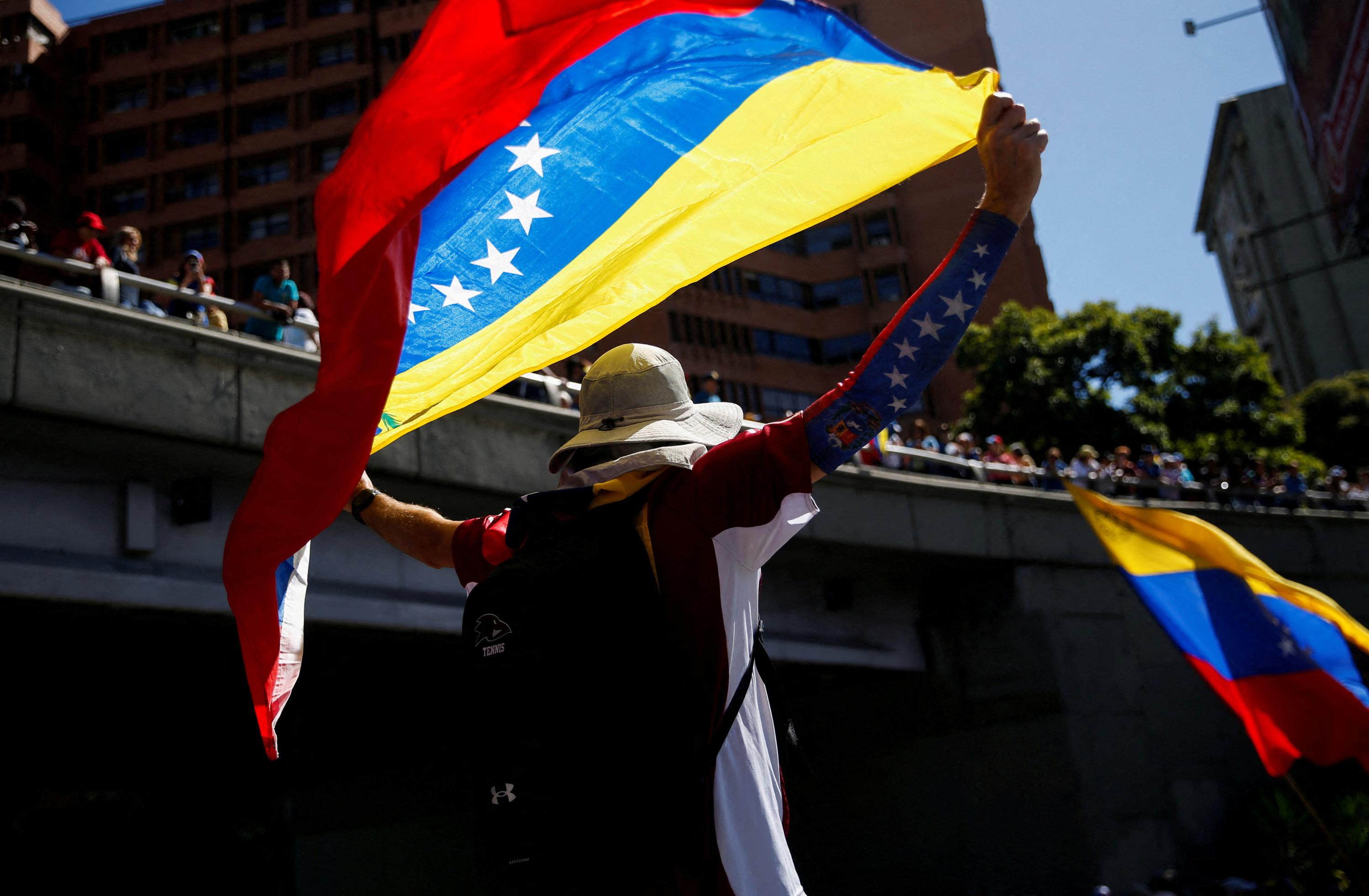 «Complot international» : le Venezuela ferme sa frontière avec la Colombie