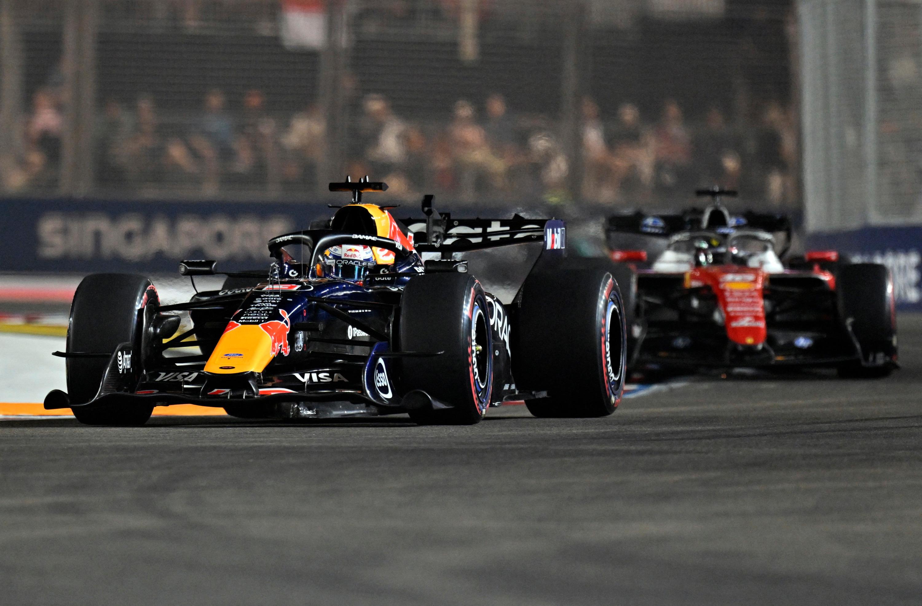 EN DIRECT - Formule 1 : Verstappen seul au monde à Singapour, les Ferrari bataillent pour le podium