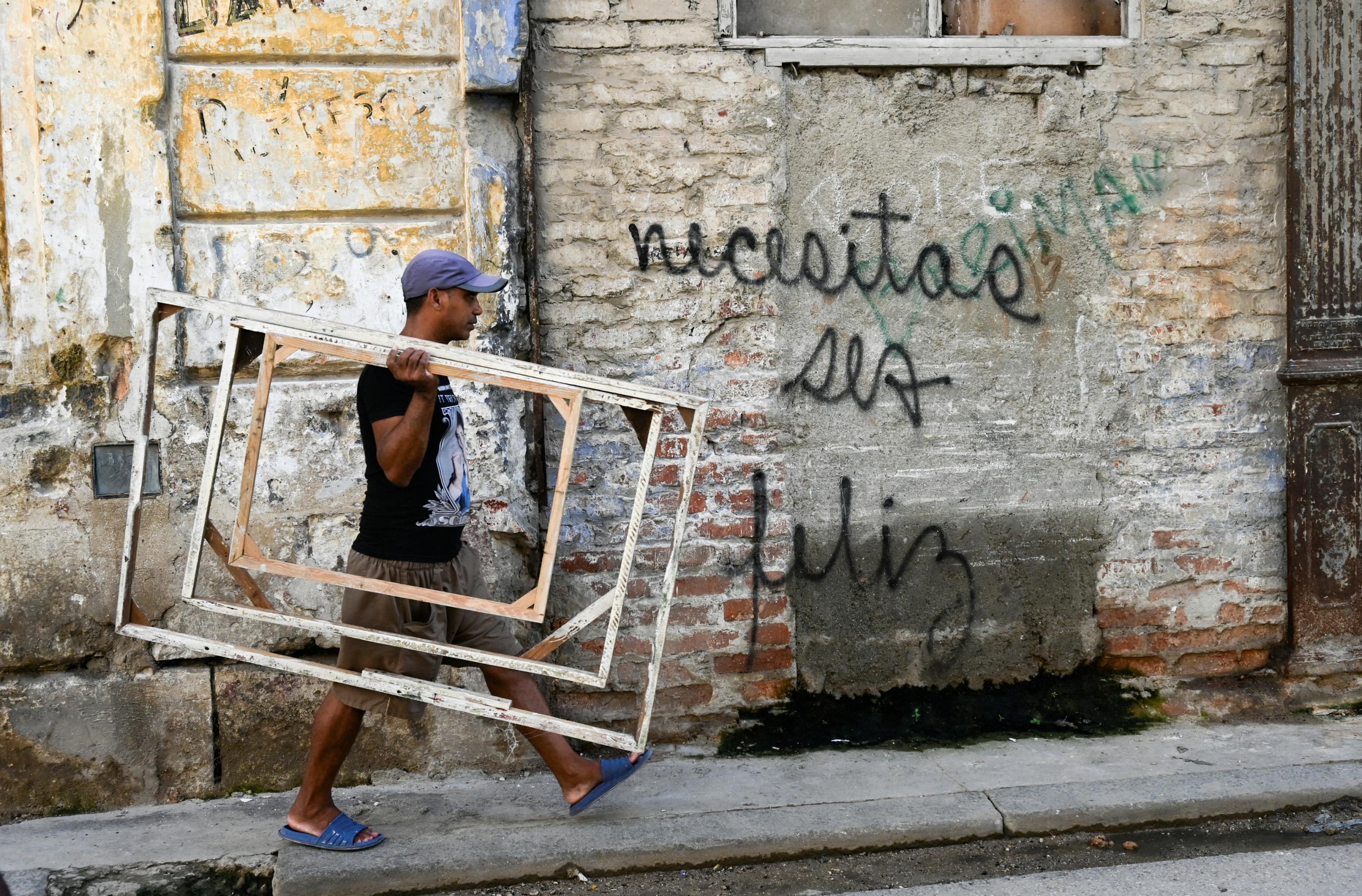 «Tu dois être heureux» : l’étonnant graffiti qui interpelle les habitants de La Havane