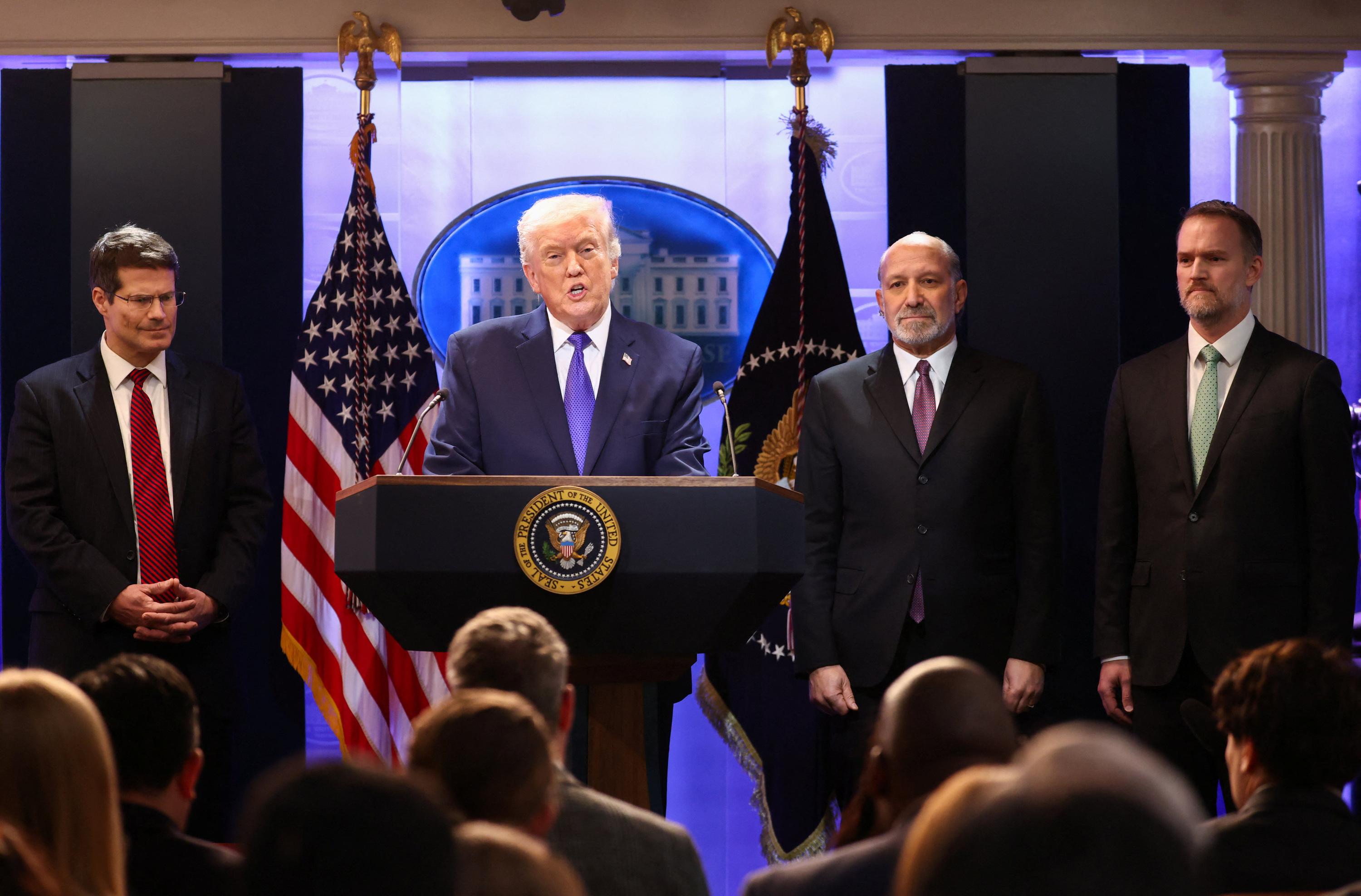 Droits de douane annulés par la Cour suprême : Trump annonce qu’il va imposer un nouveau tarif «mondial» de 10%