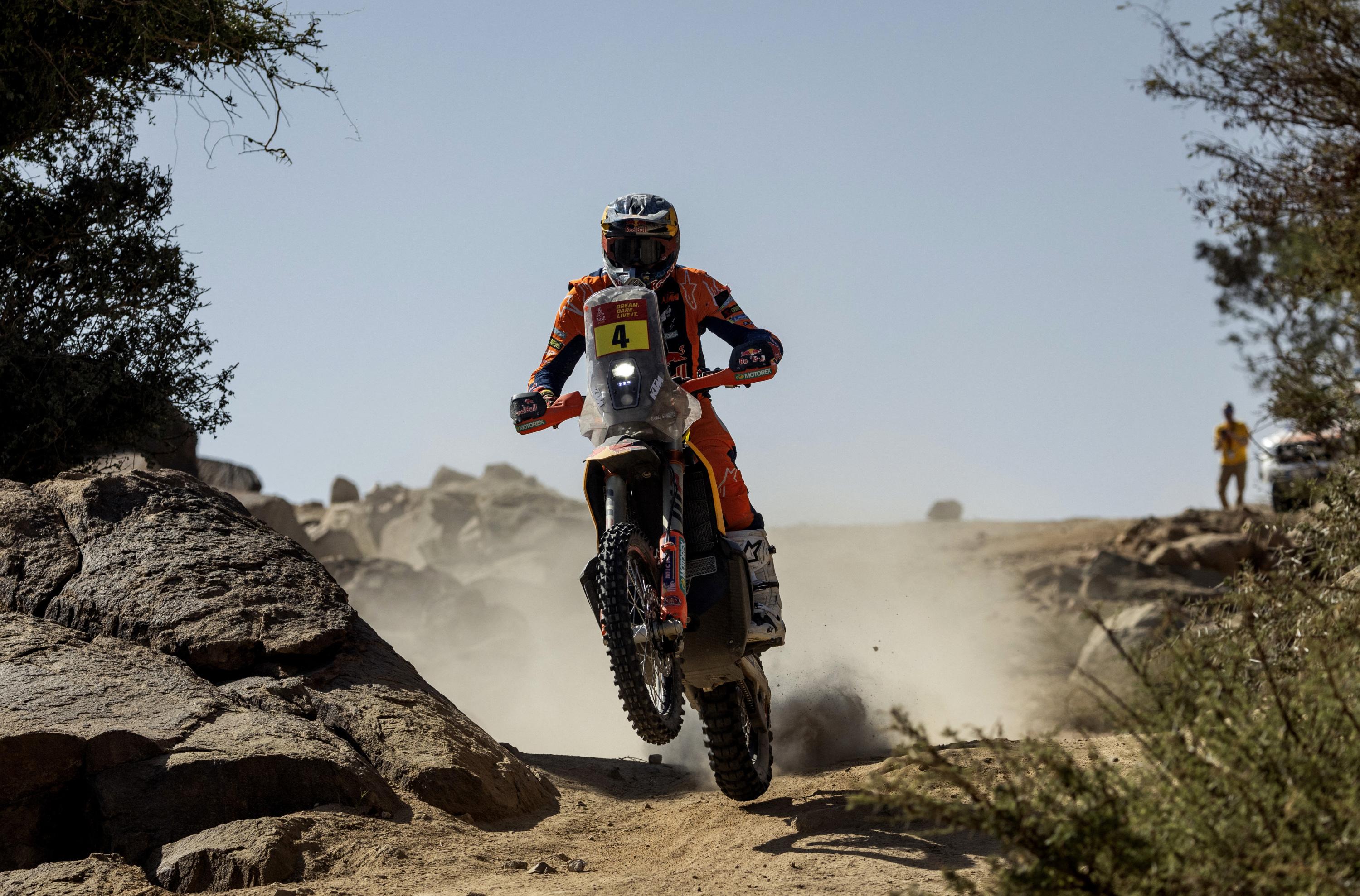 Dakar 2025: et de trois pour Sanders en moto, avec la 48H chrono