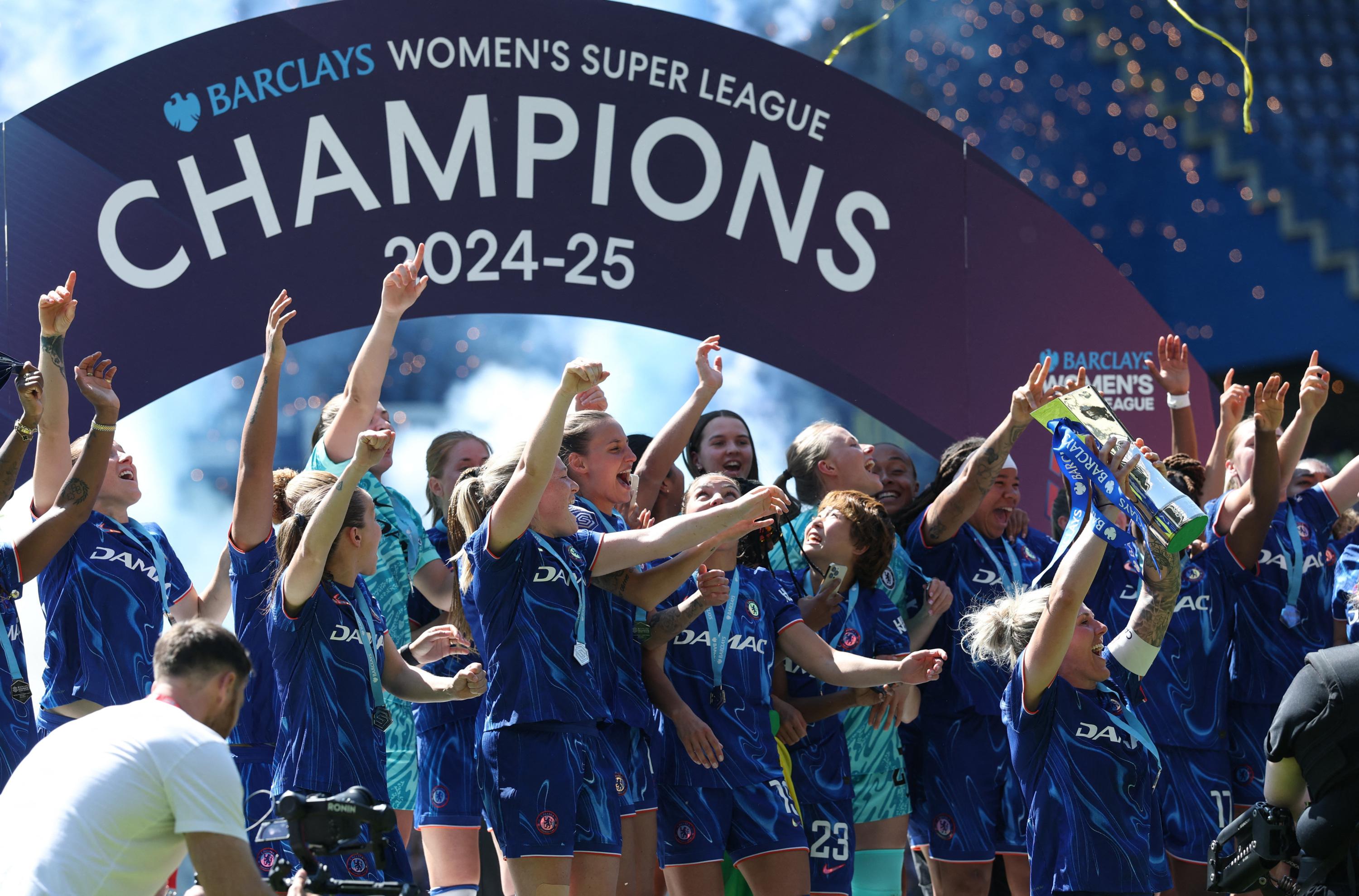 Foot (F) : déjà sacrées championnes d’Angleterre, les joueuses de Chelsea terminent la saison invaincues
