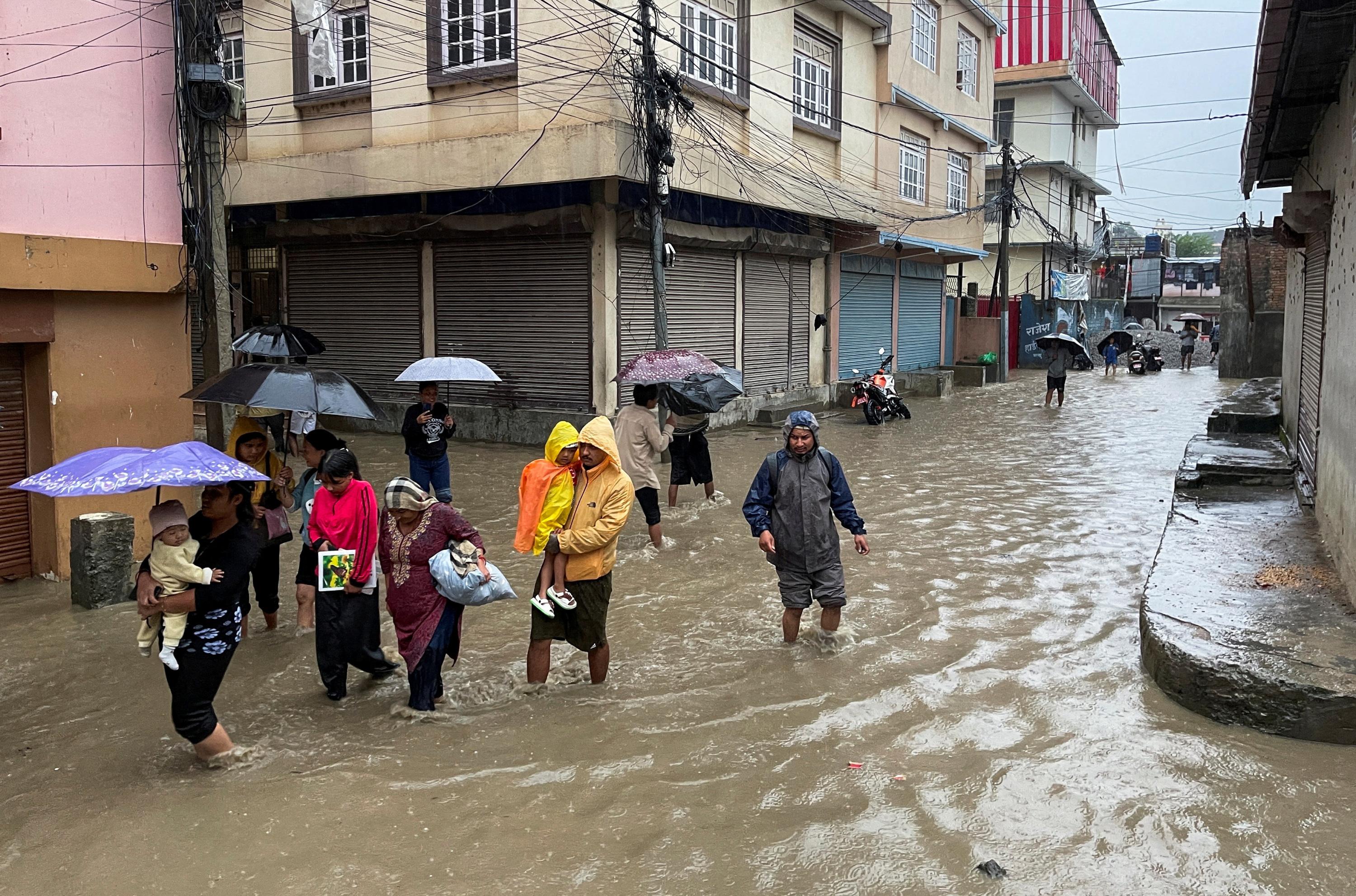 Népal : les inondations provoquent la mort de 59 personnes, 44 autres sont toujours portées disparues