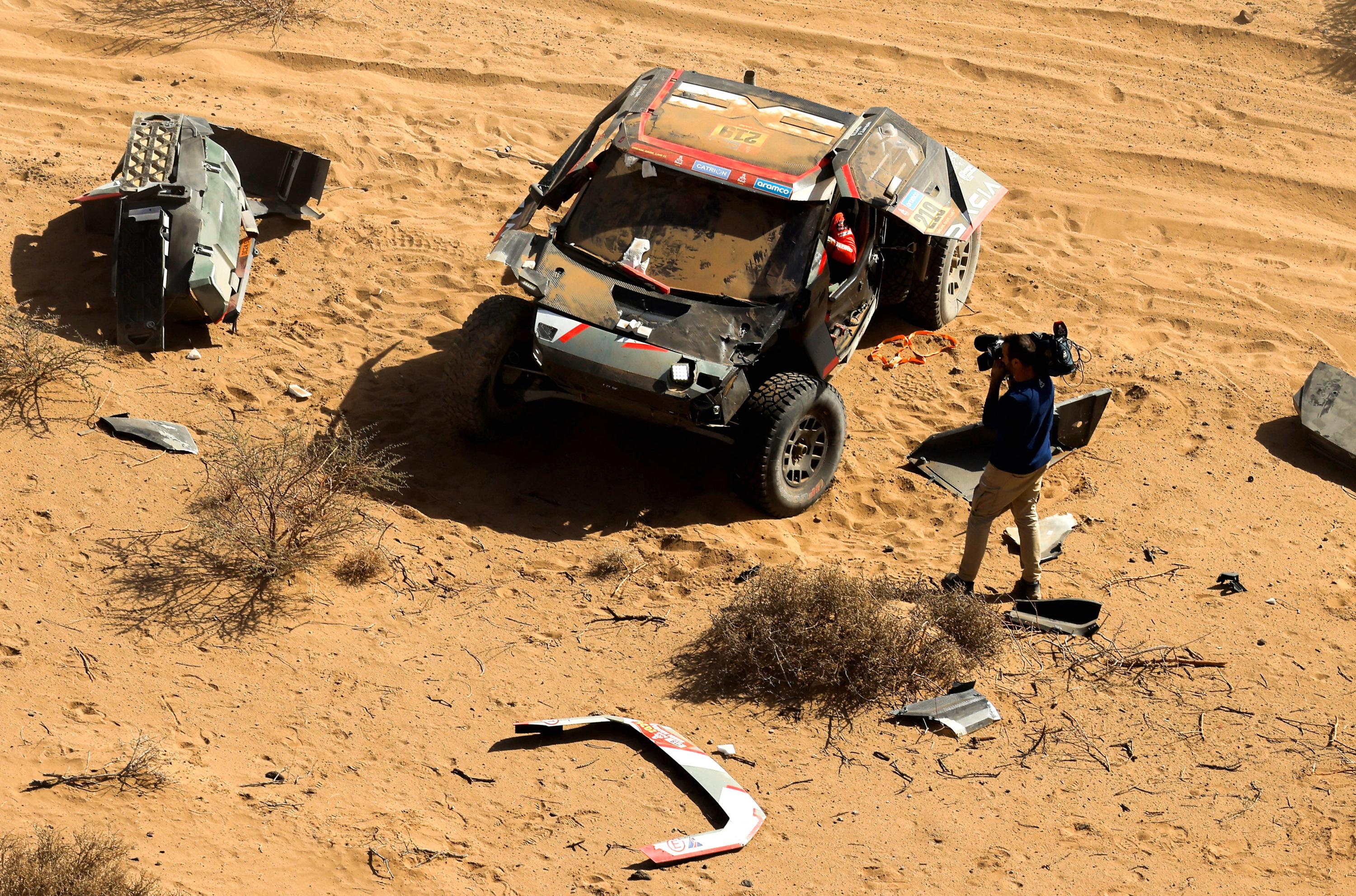 Dakar 2025: en vidéo, Sébastien Loeb victime d’un accident spectaculaire dès le début de la 3e étape