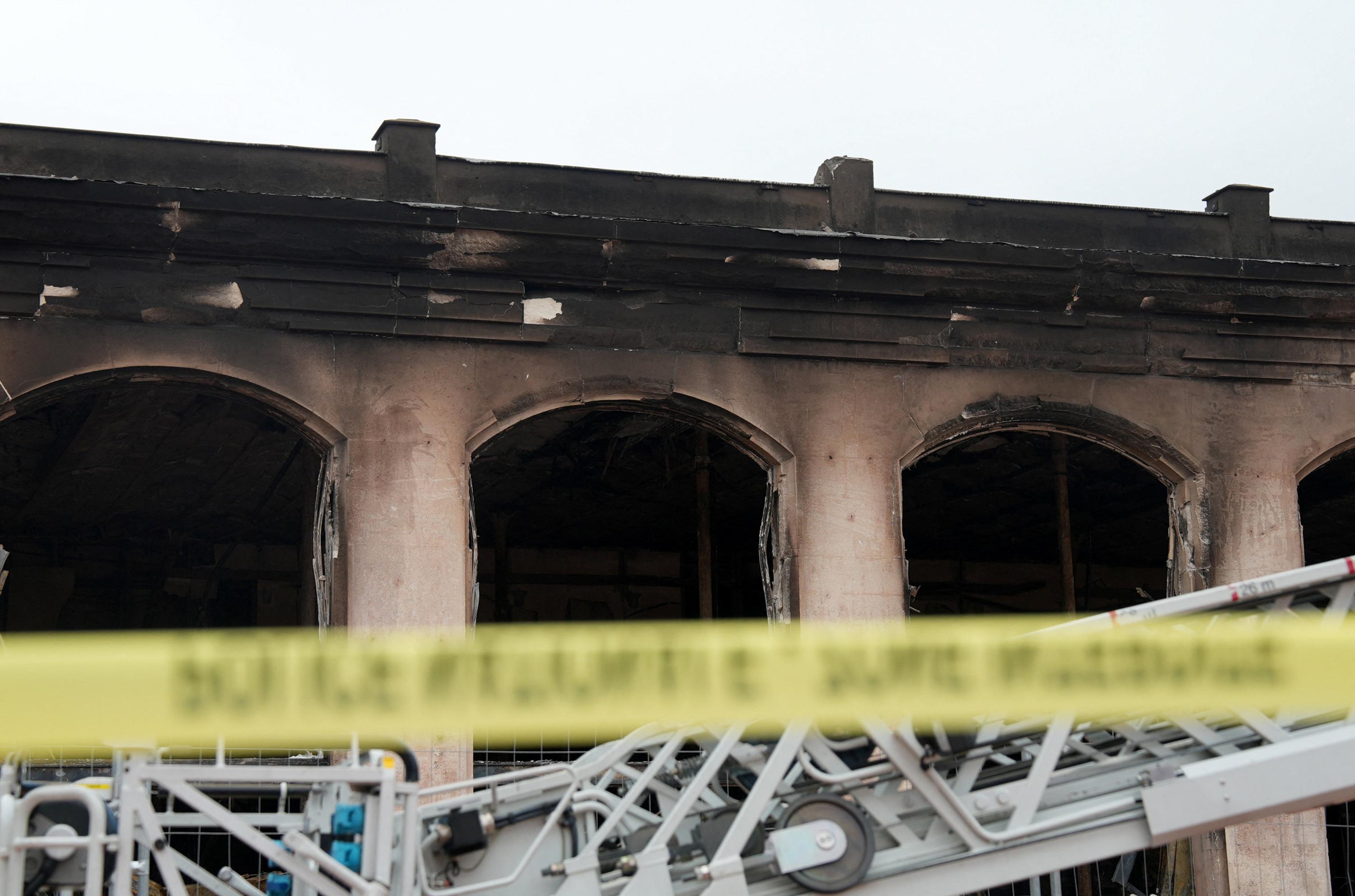 Incendié le 17 octobre, l’office de tourisme de Lyon pourrait ne jamais rouvrir sur la place Bellecour 縮圖