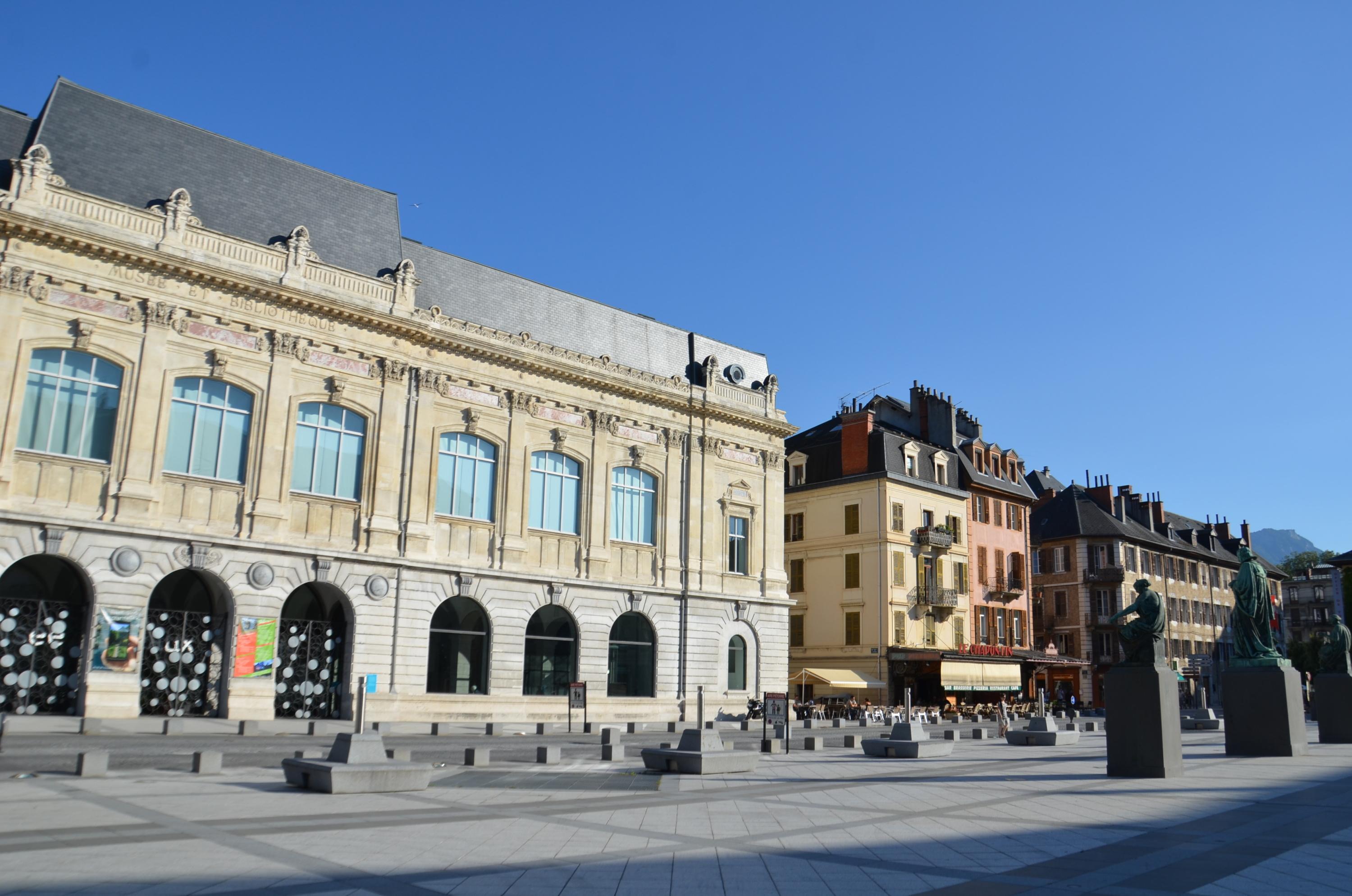 Chambéry : deux plaintes déposées après la découverte d’inscriptions antisémites sur des bâtiments publics