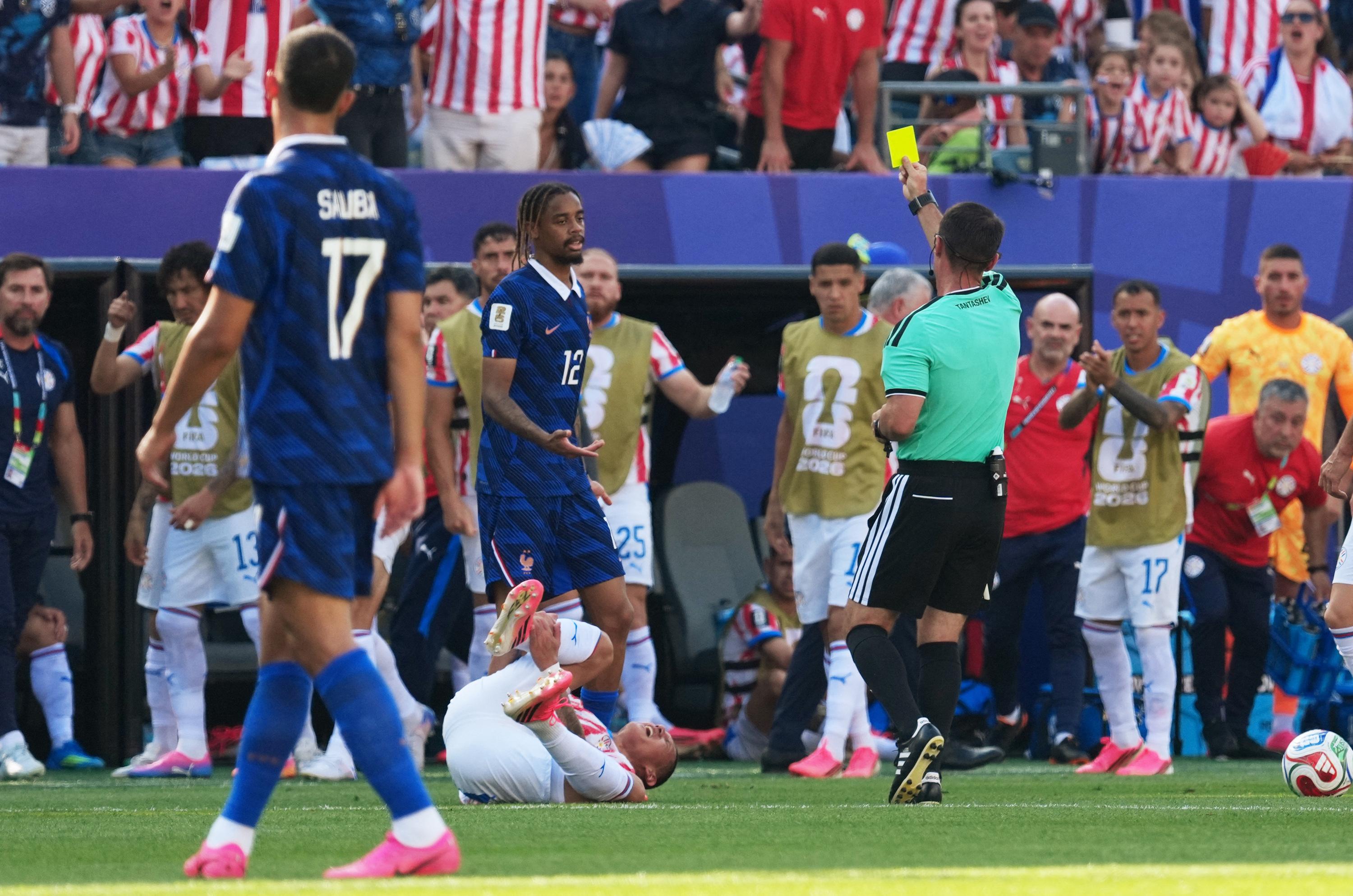 «Je n’avais jamais joué un match avec autant de coups en traître» : les Bleus étaient «préparés» pour Paraguay-France